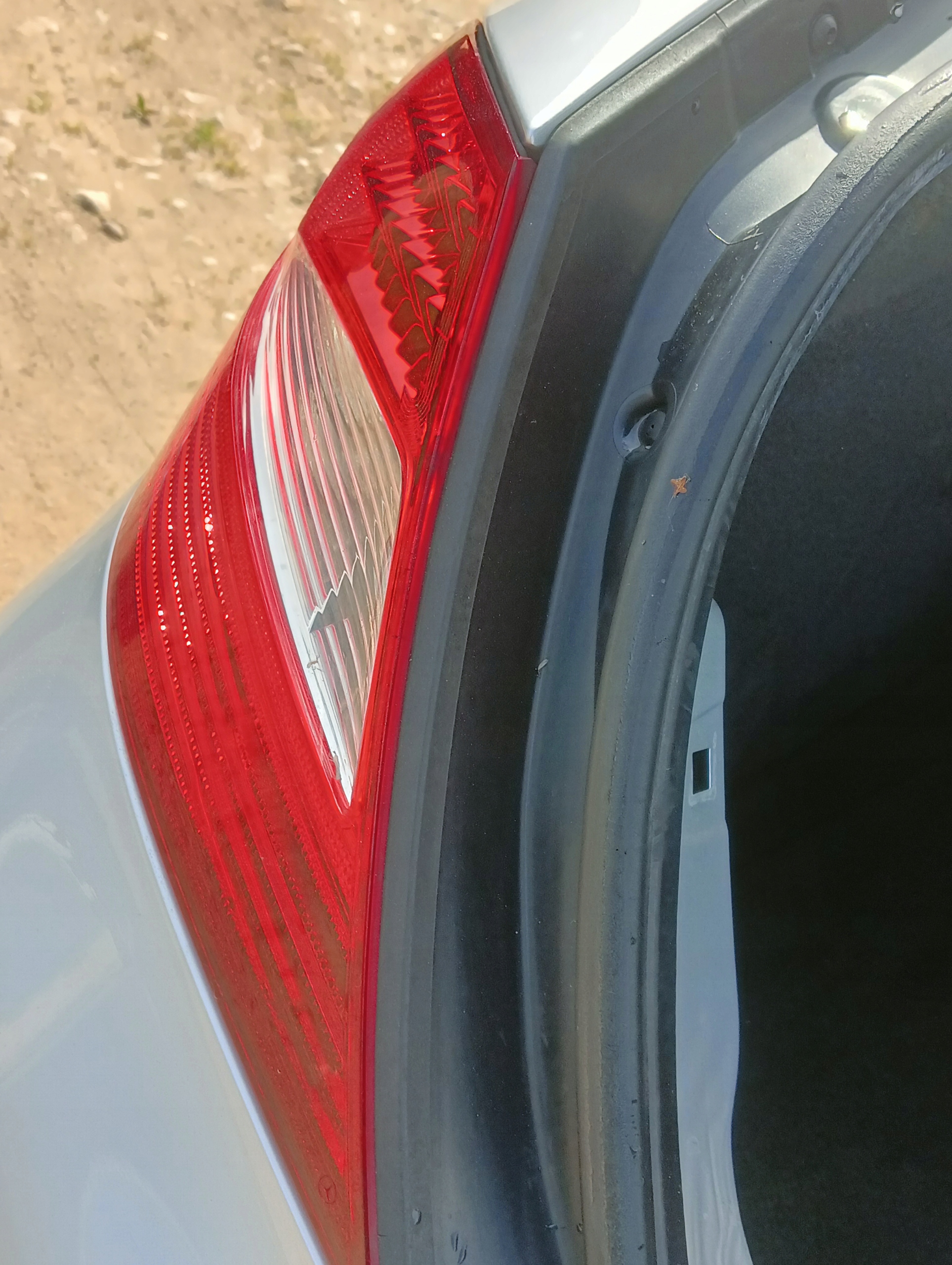 фонарь левый задний MERCEDES CLS W219