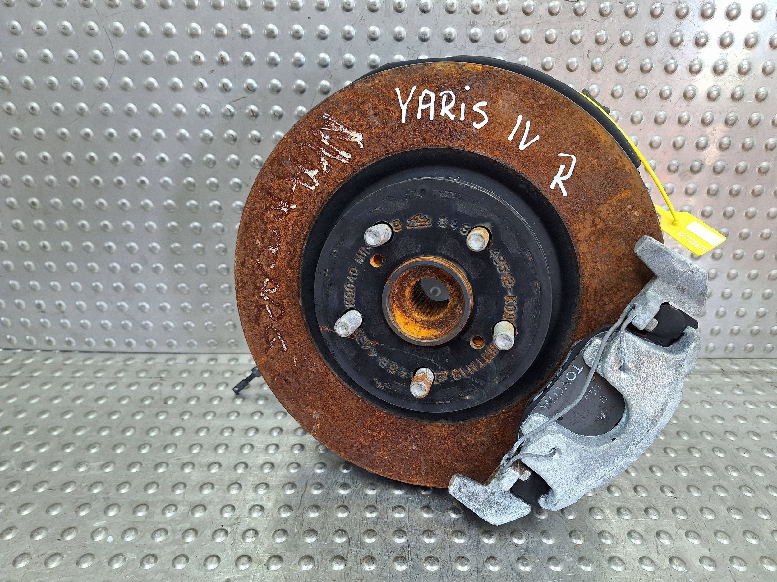 otoč pravá předek TOYOTA YARIS IV 20-26 třmen