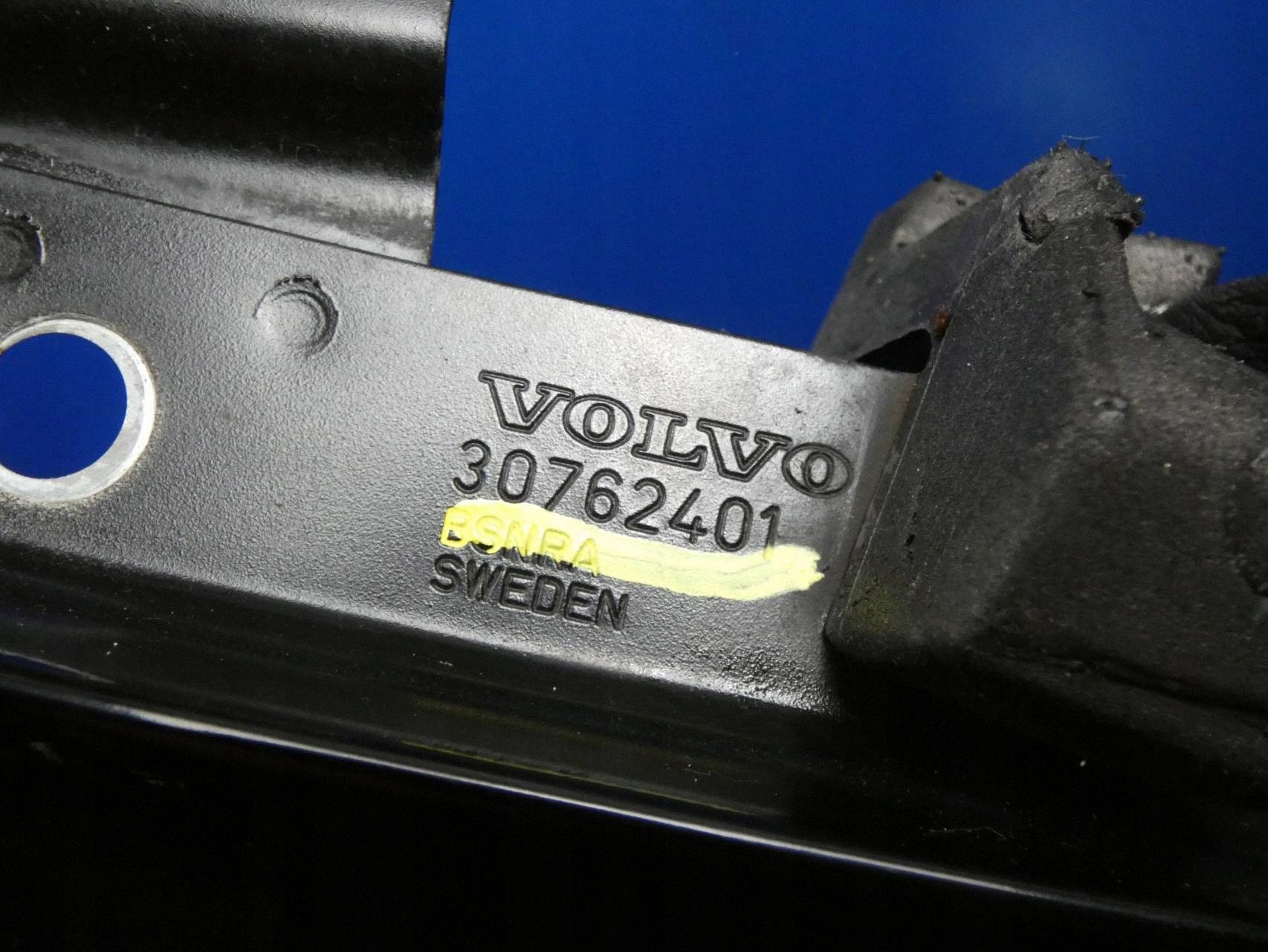 VOLVO XC60 and fender left front front colour: 019-26