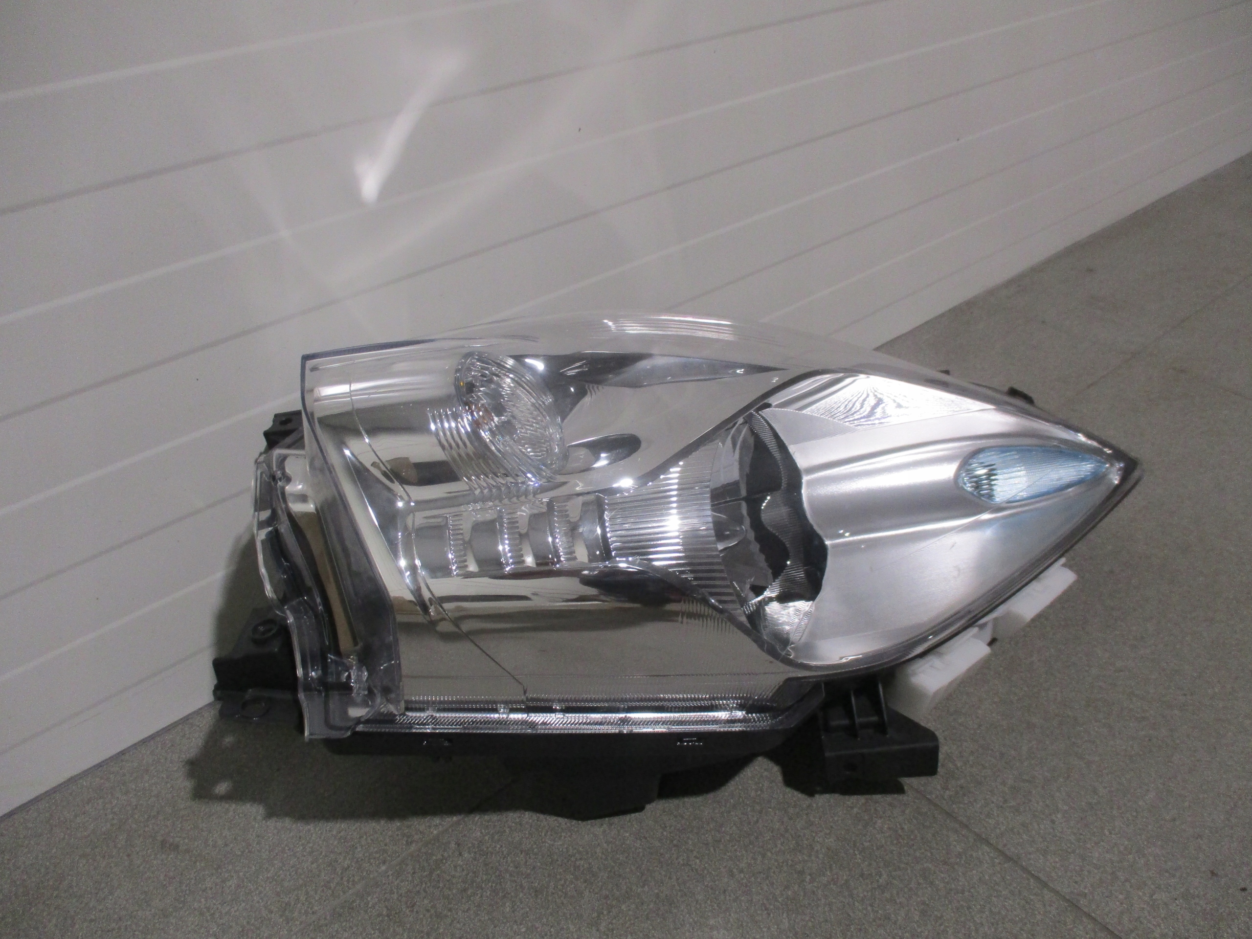 light right front Nissan LEAF and 26010-3NLX, 90061089