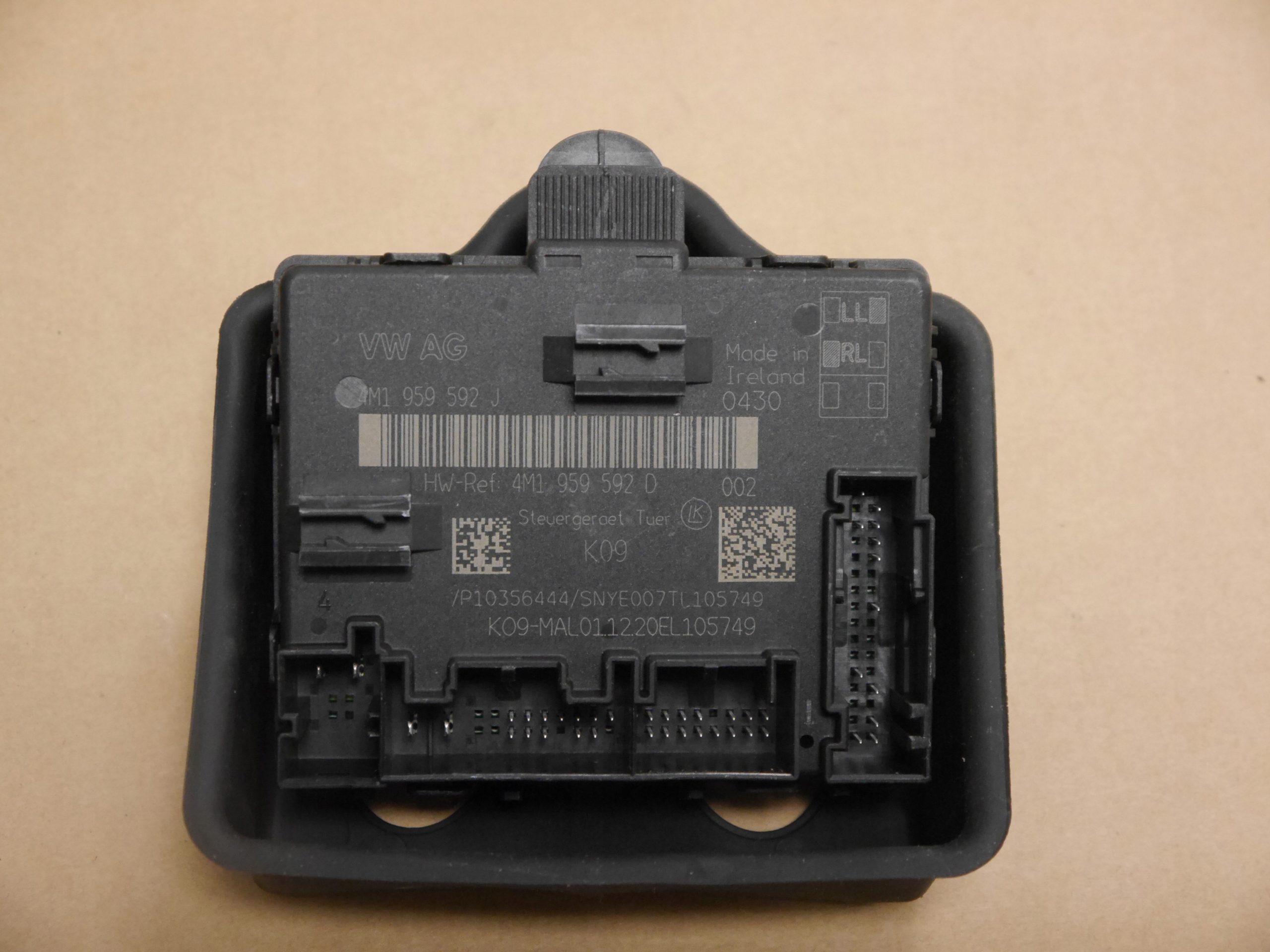 AUDI A6 C8 модуль управління передніми дверима 4M1959592J