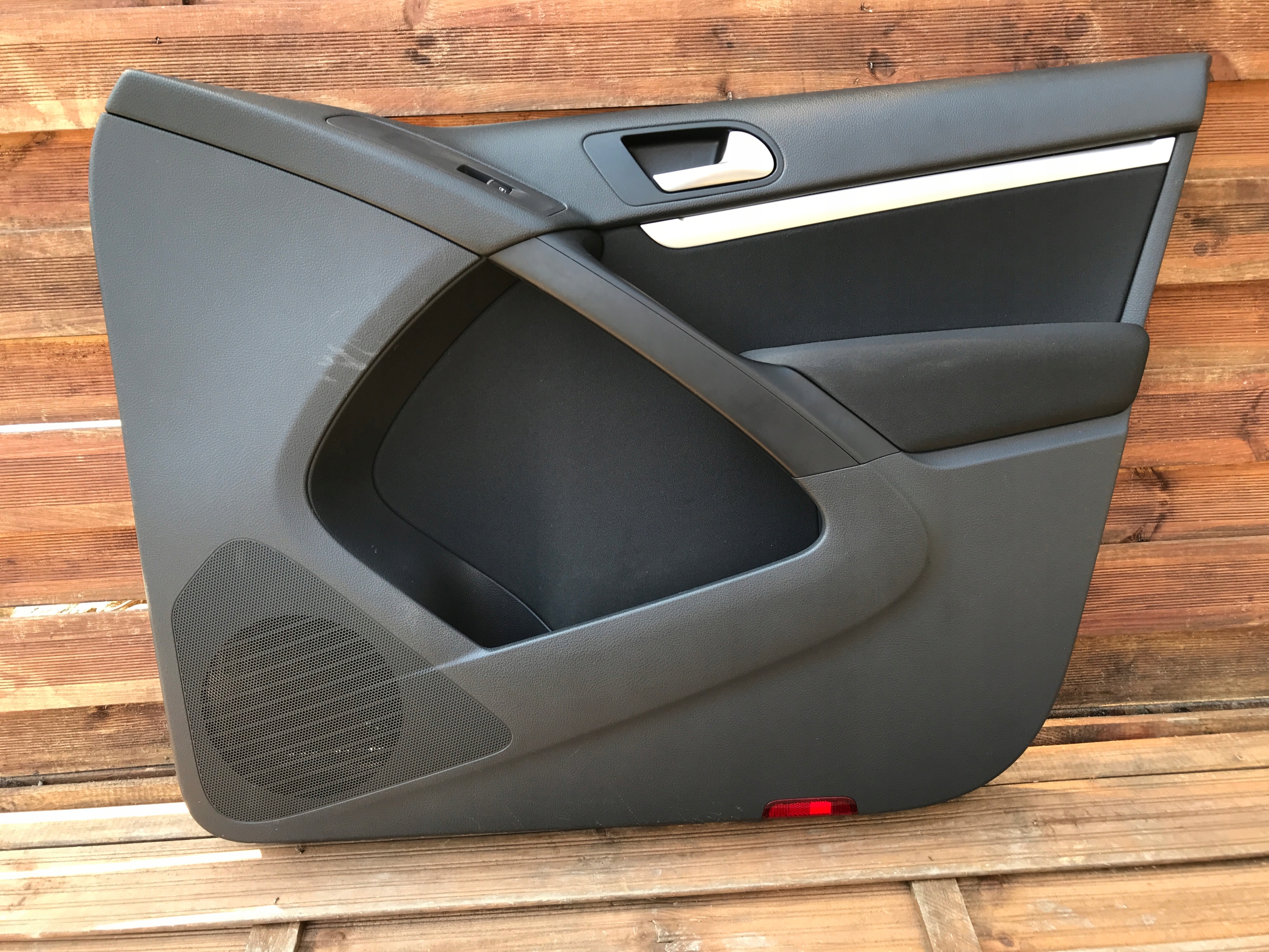 side door right front VW TIGUAN 5N0867012B