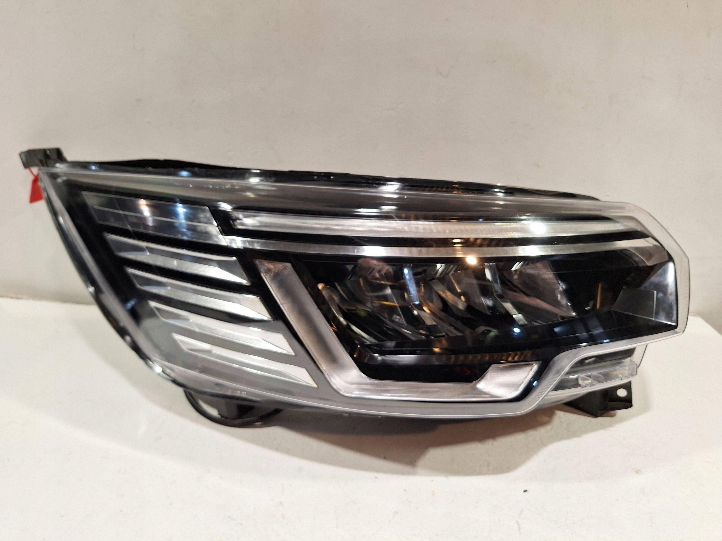 light front right RENAULT TRAFIC IIII IV 2023