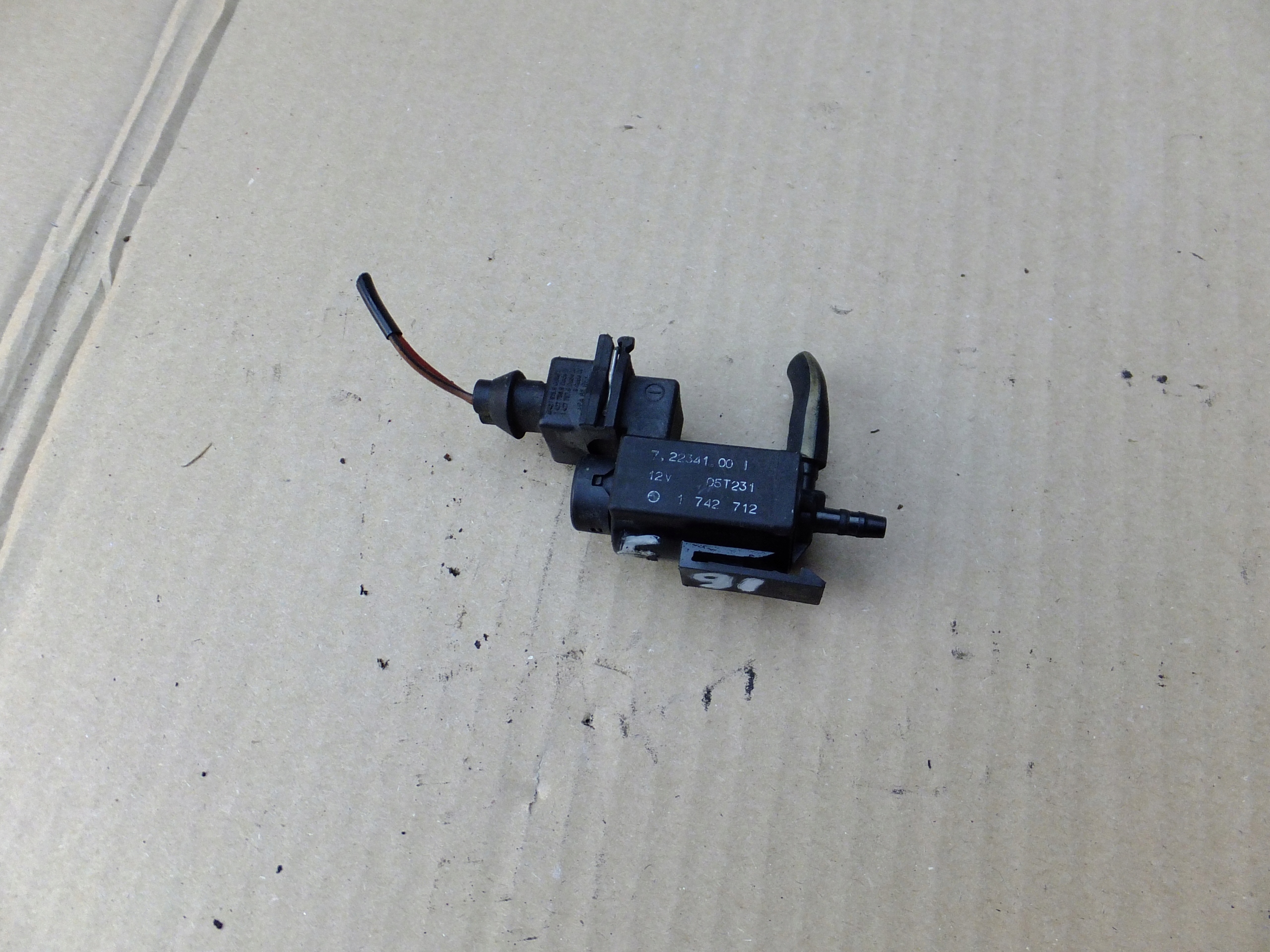 ventil vakum bmw e90 e91 2,0 d 2007r 1742712