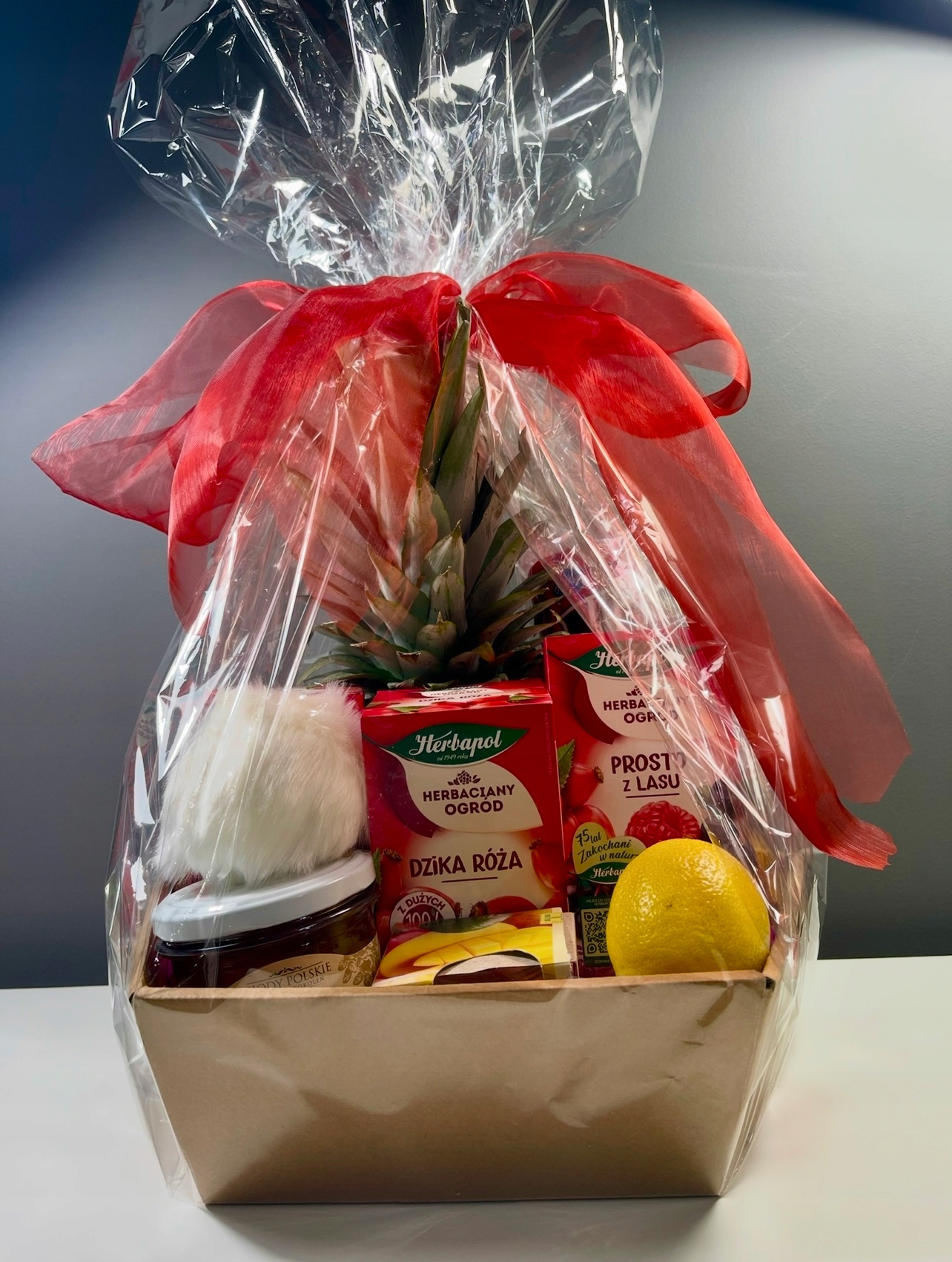 Levně Novinka Dárková sada s čajem, medem, ovocem, dárkovým košem, dárek.