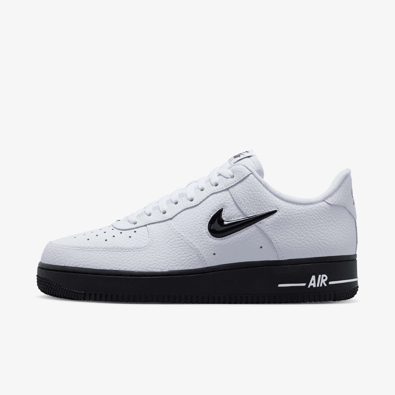 Pánské boty Nike Air Force 1 HQ3826-100 bílé kožené streetwear 45