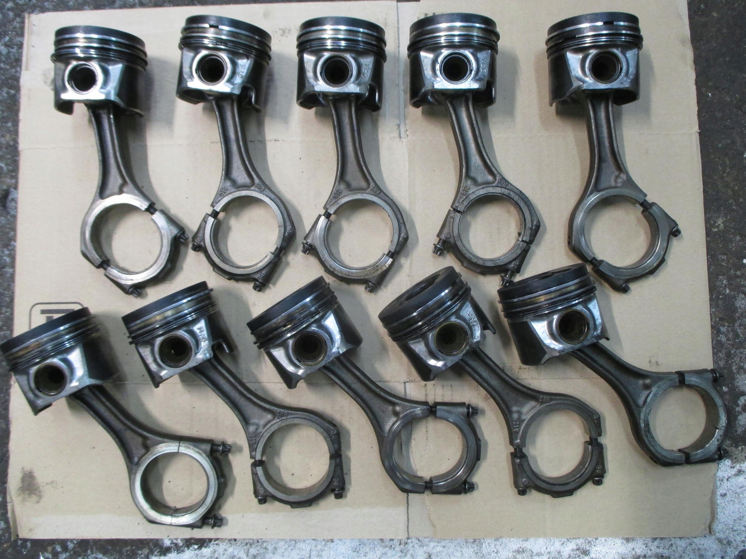 VW TOUAREG 7L 5.0 TDI AYH TŁOK KORBOWÓD