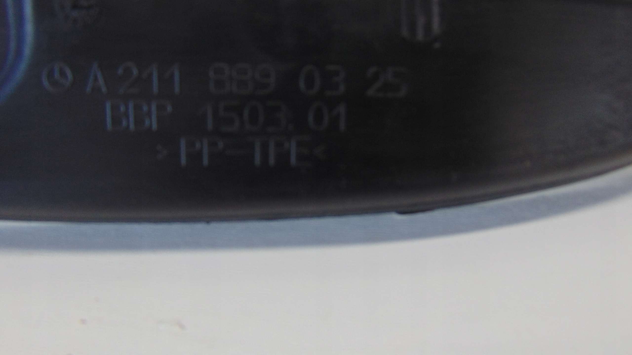 | MERCEDES W211 WYGŁUSZENIE BŁOTNIKA LEWY PRZÓD Producent części Mercedes-Benz OE