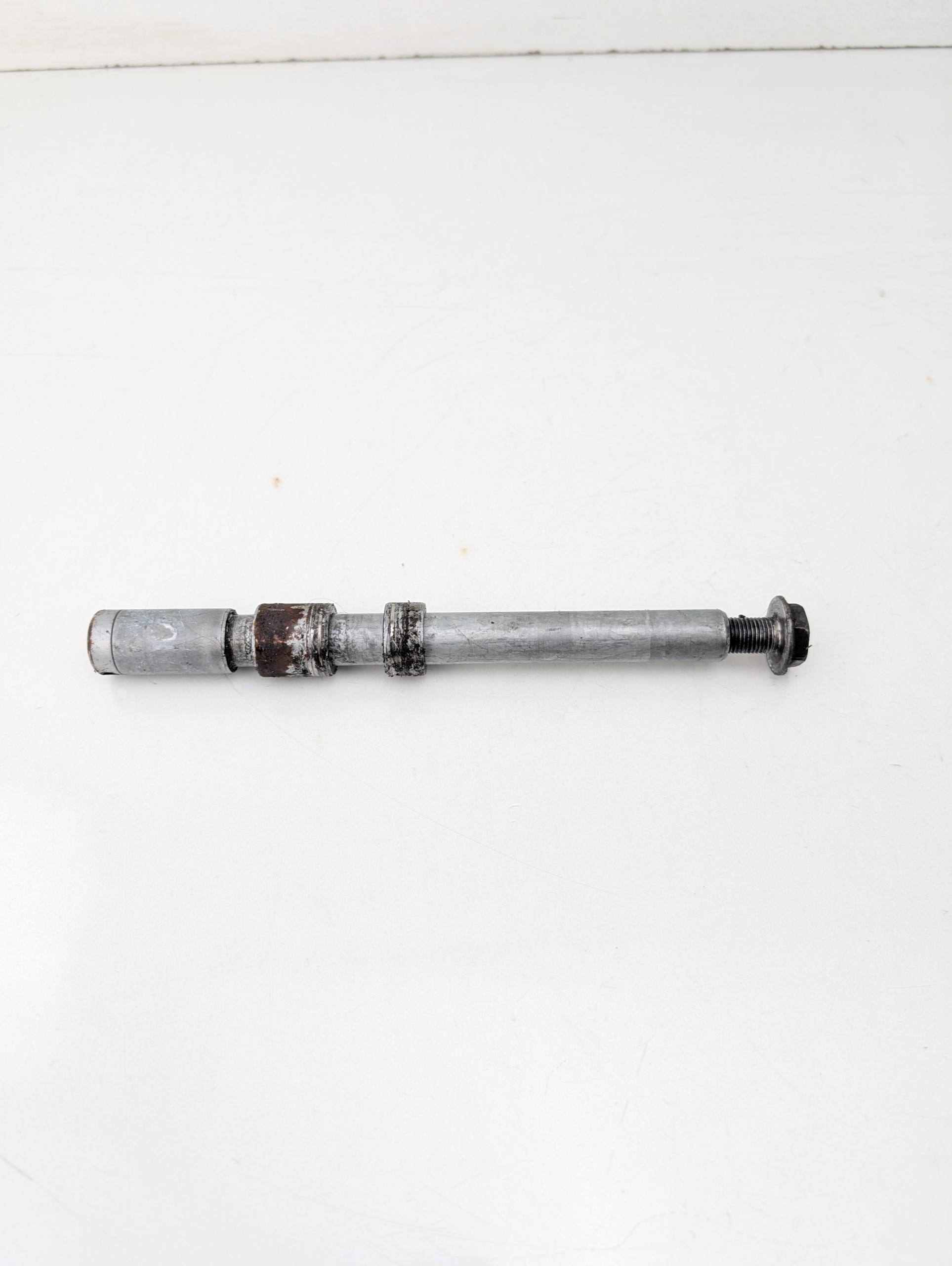 HONDA VFR 800 V-TEC OŚKA PRZÓD