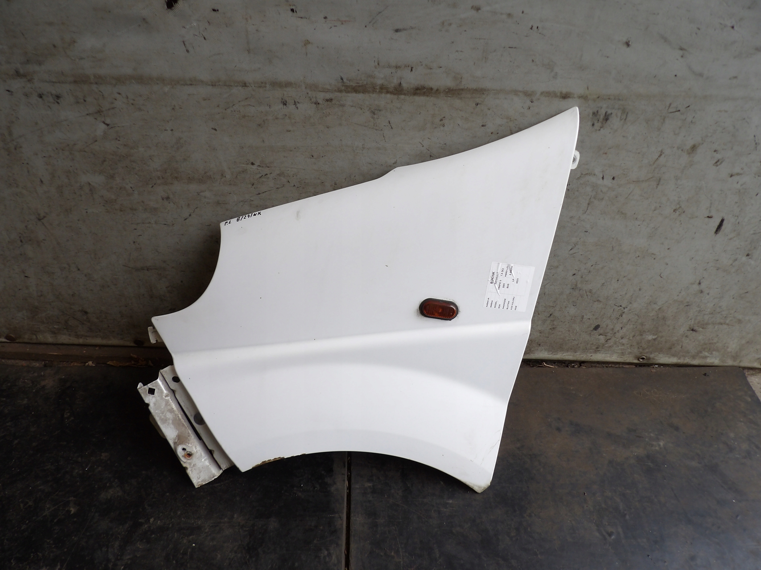 Renault Trafic II fender front left lak. 0D31