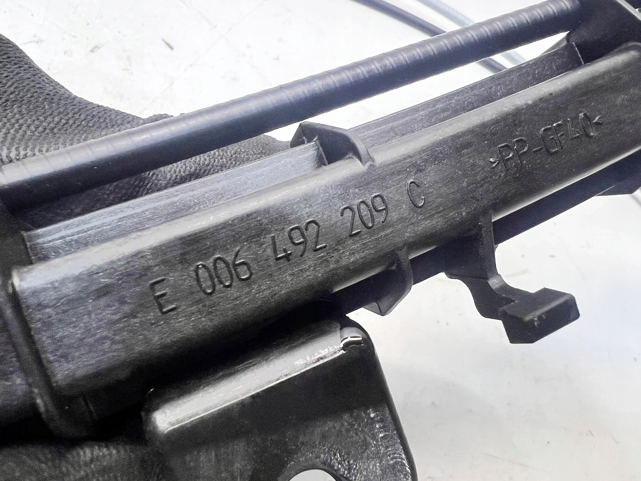 Mécanisme EL. du capot AUDI A4 B9 006492209C