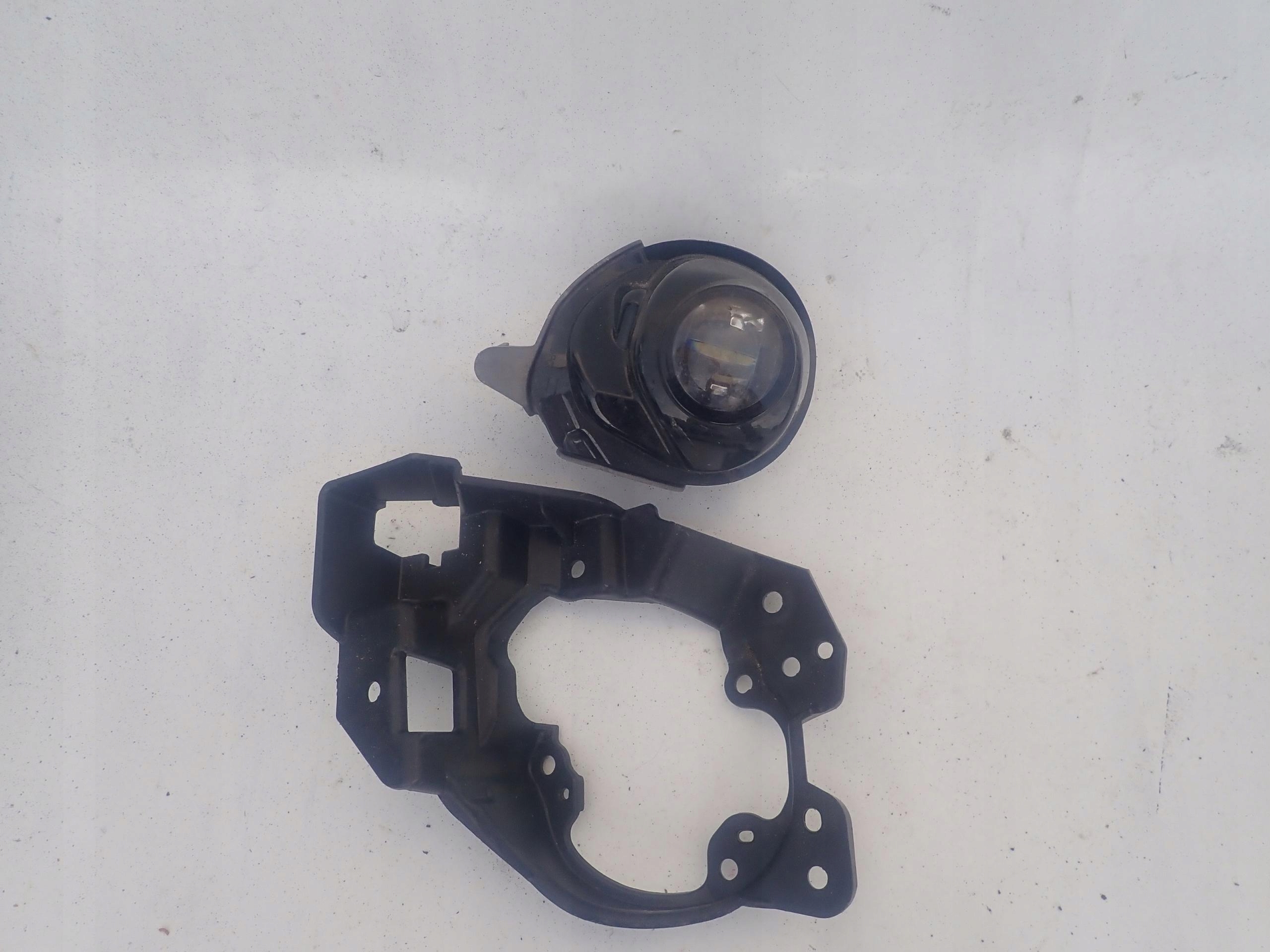 MAZDA 3 LIFT 13-17 Destra Supporto staffa