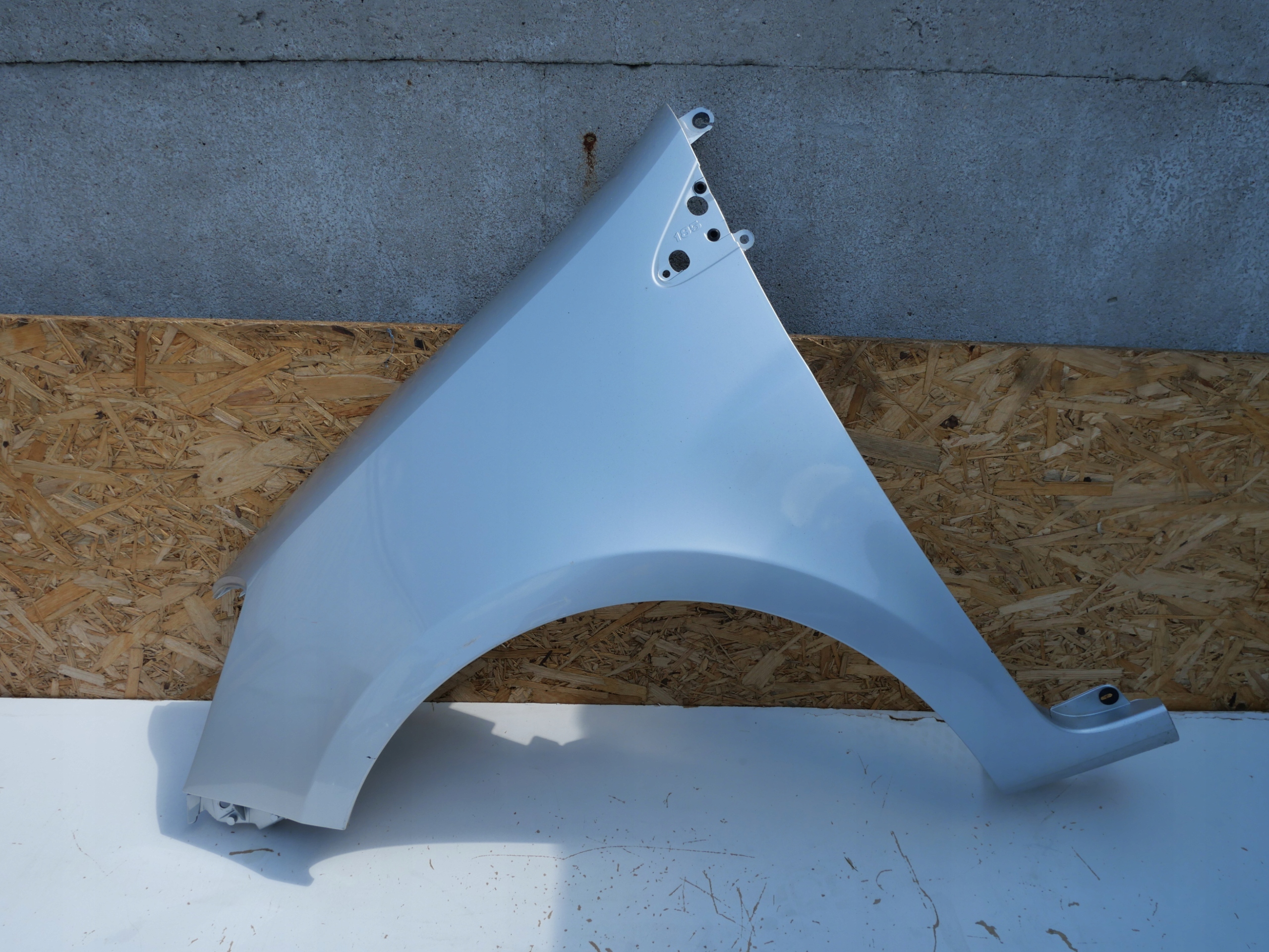 fender front left RENAULT CLIO III 8200256117