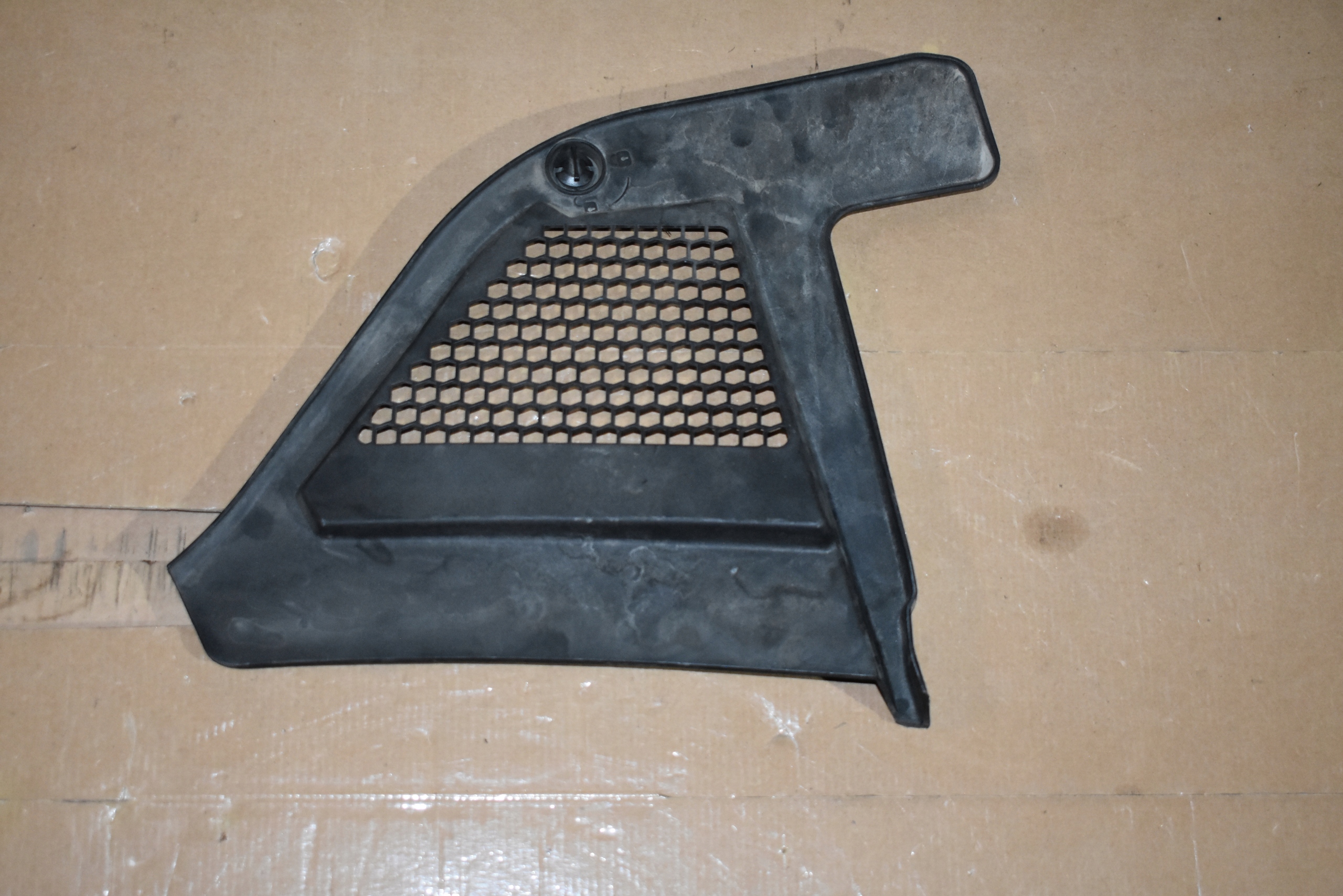 IDEALNE torpedo right BMW G05 G06 G07 1