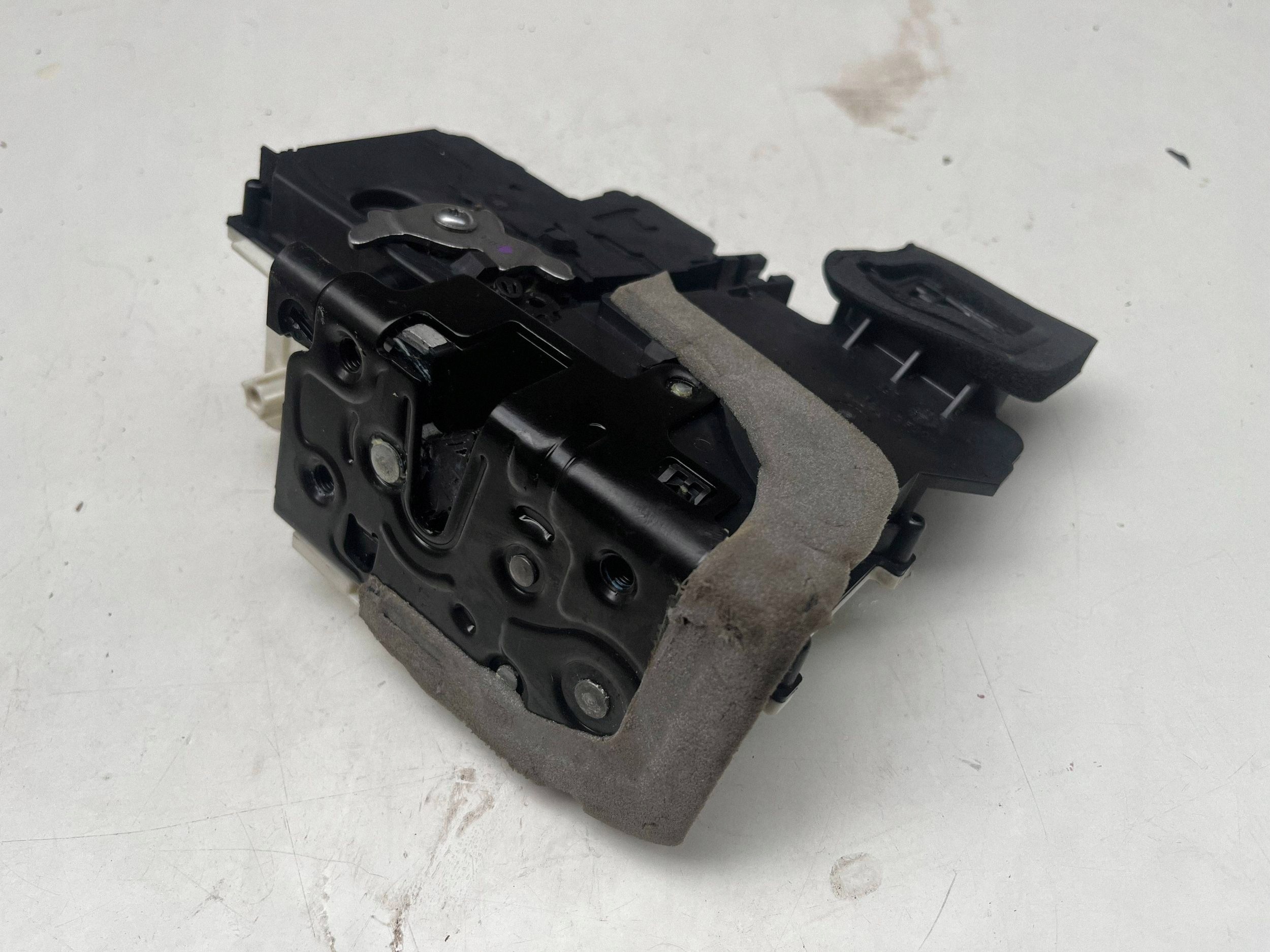 AUDI A6 C8 lock door right rear part 4K0839016Q @M