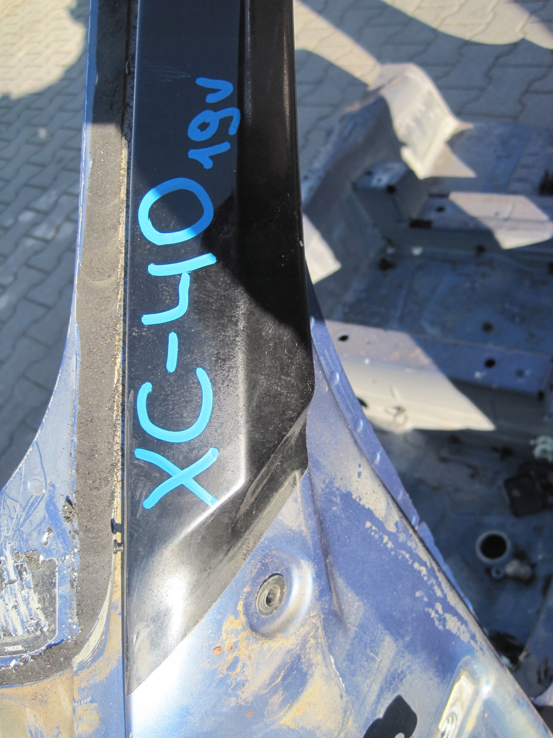 quarter left front VOLVO XC40 19R