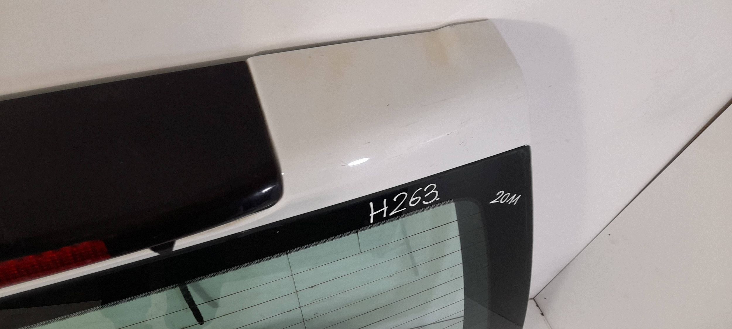 Land Rover Discovery III trunk door boot (H263)
