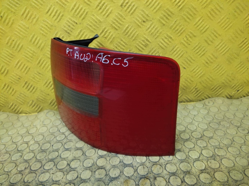 AUDI A6 C5 KOMBI light right rear part 4B9945096D