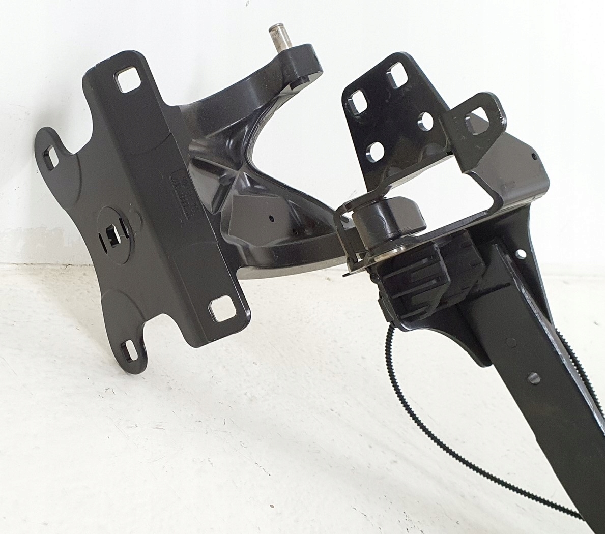 ZAWIAS SILOWNIK DACHU LEWY TYL VOLVO C70 II Part number 31256115