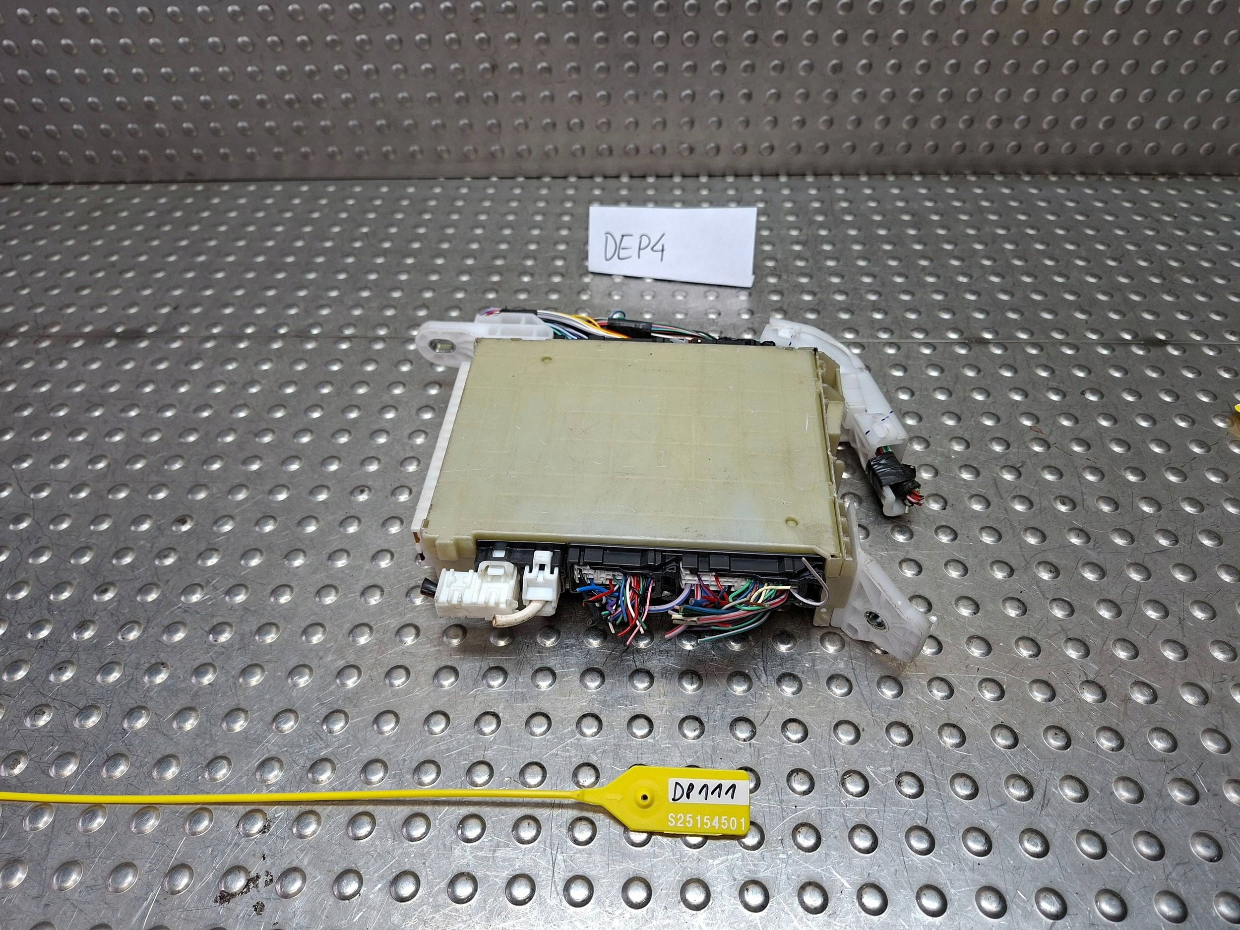 unité commande confort TOYOTA COROLLA E21 SUZUKI SWACE 1.8 HSD 82730-0Z290