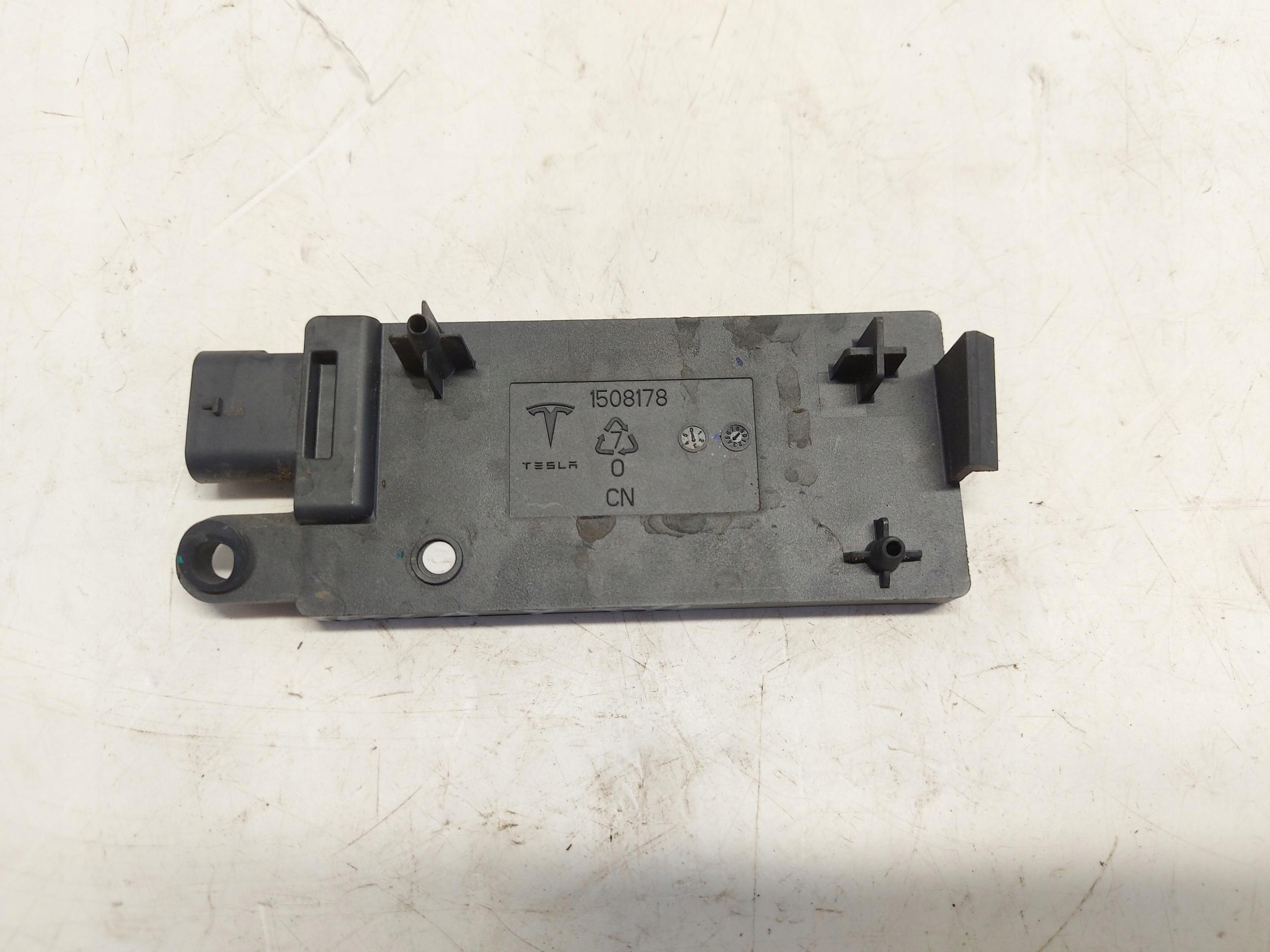 TESLA MODEL Y 2022r, naped rear part module control unit bluetooth 1508179-00-f