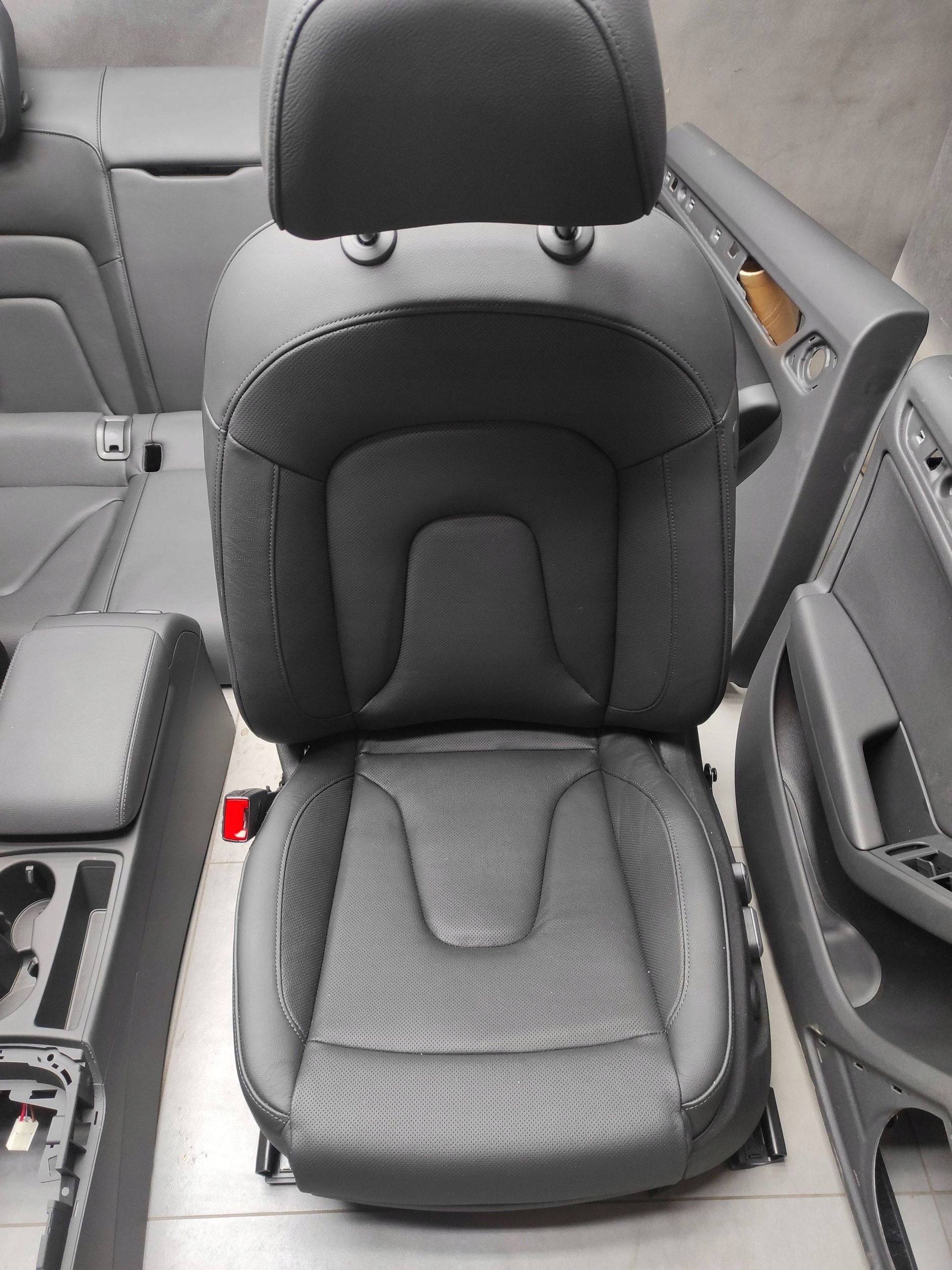 Audi A5 8T seats side leather WENTYLOWANE