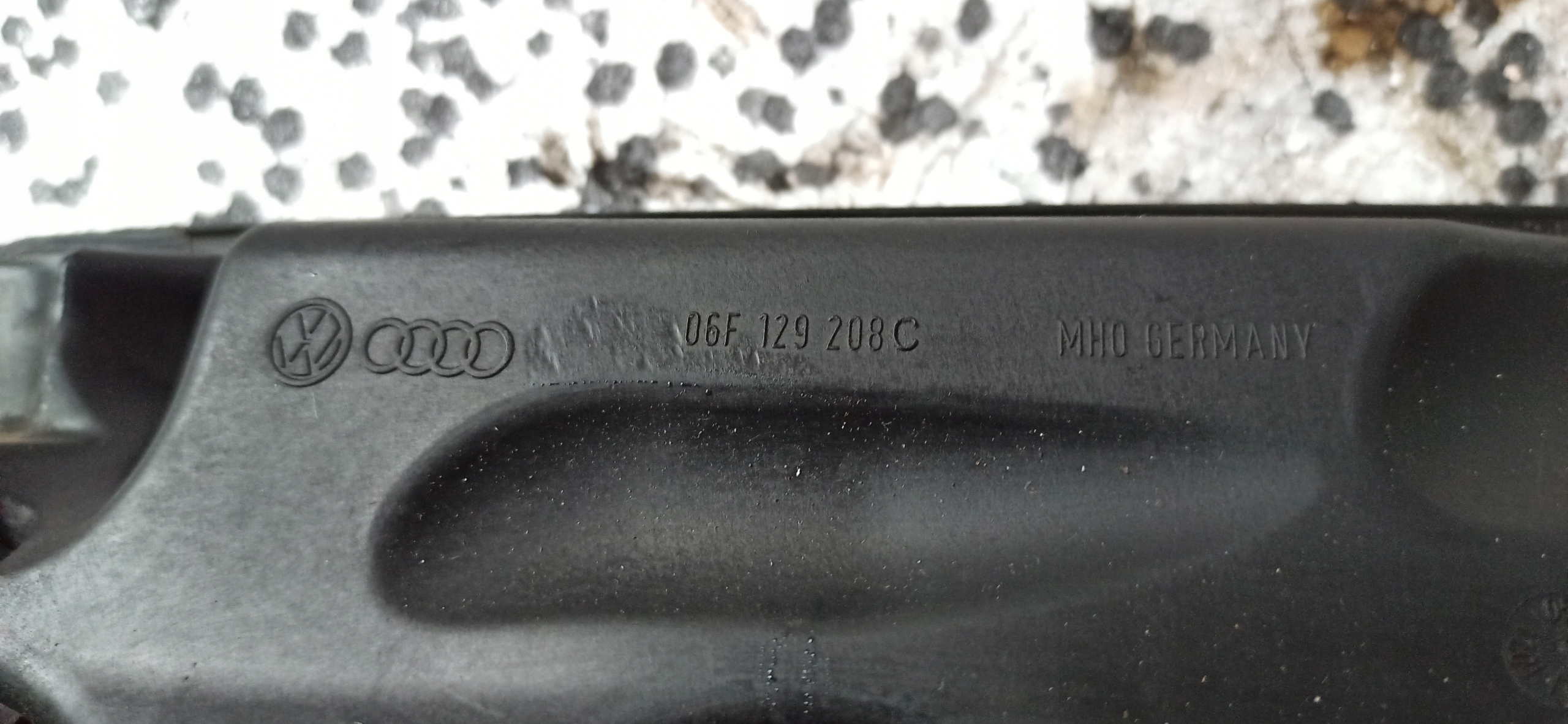 tank vacual VW SKODA AUDI 06F129208C