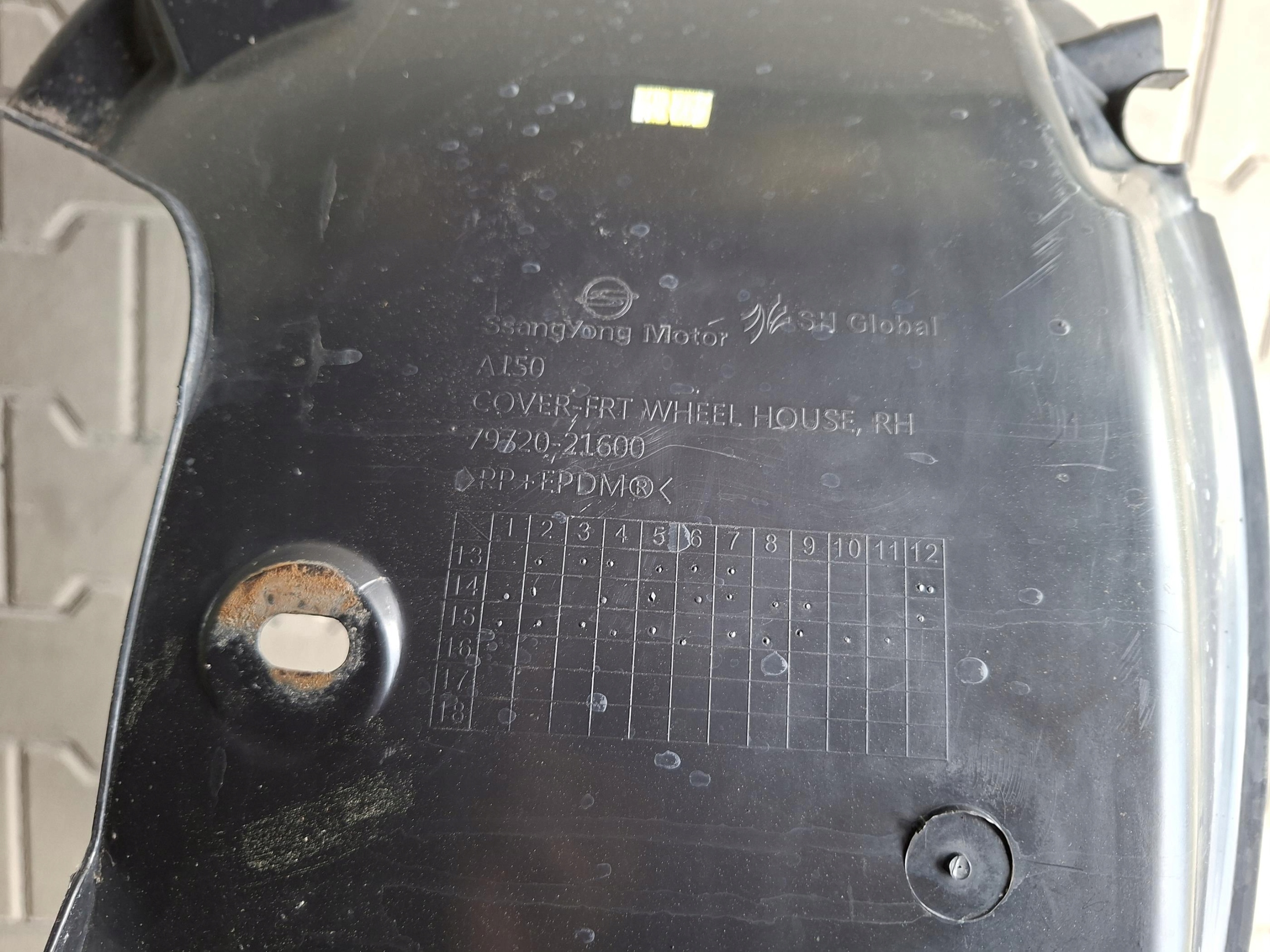mudguard front front right 79720-21600 SSANGYONG RODIUS II
