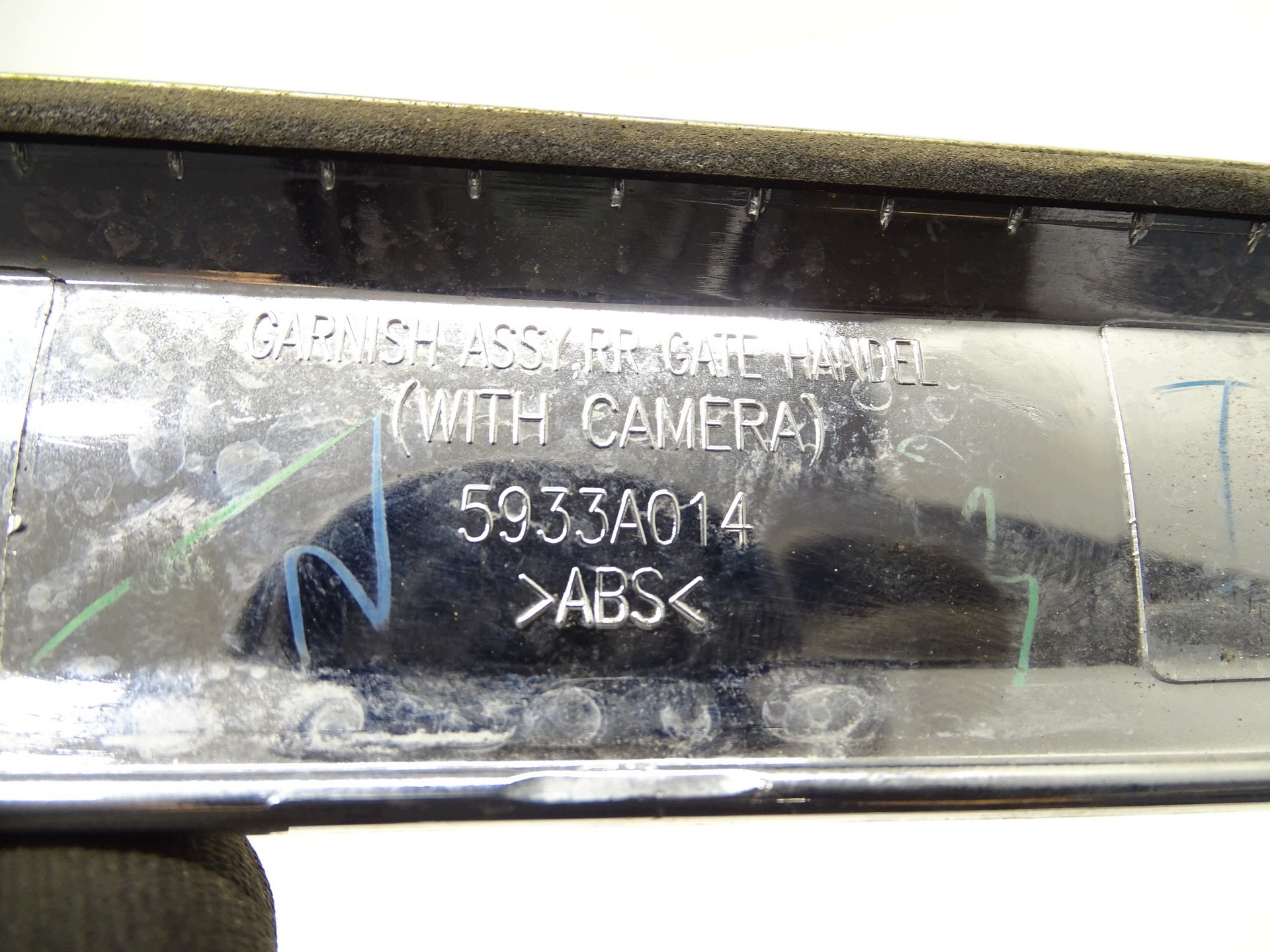 cap bonnet CHROM below KAMERE MITSUBISHI L200 5933A014