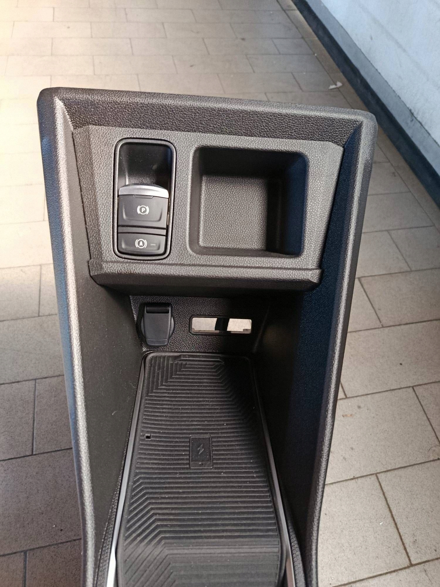 bracciolo TUNEL consolle Renault 4 E-TECH come nuovo!