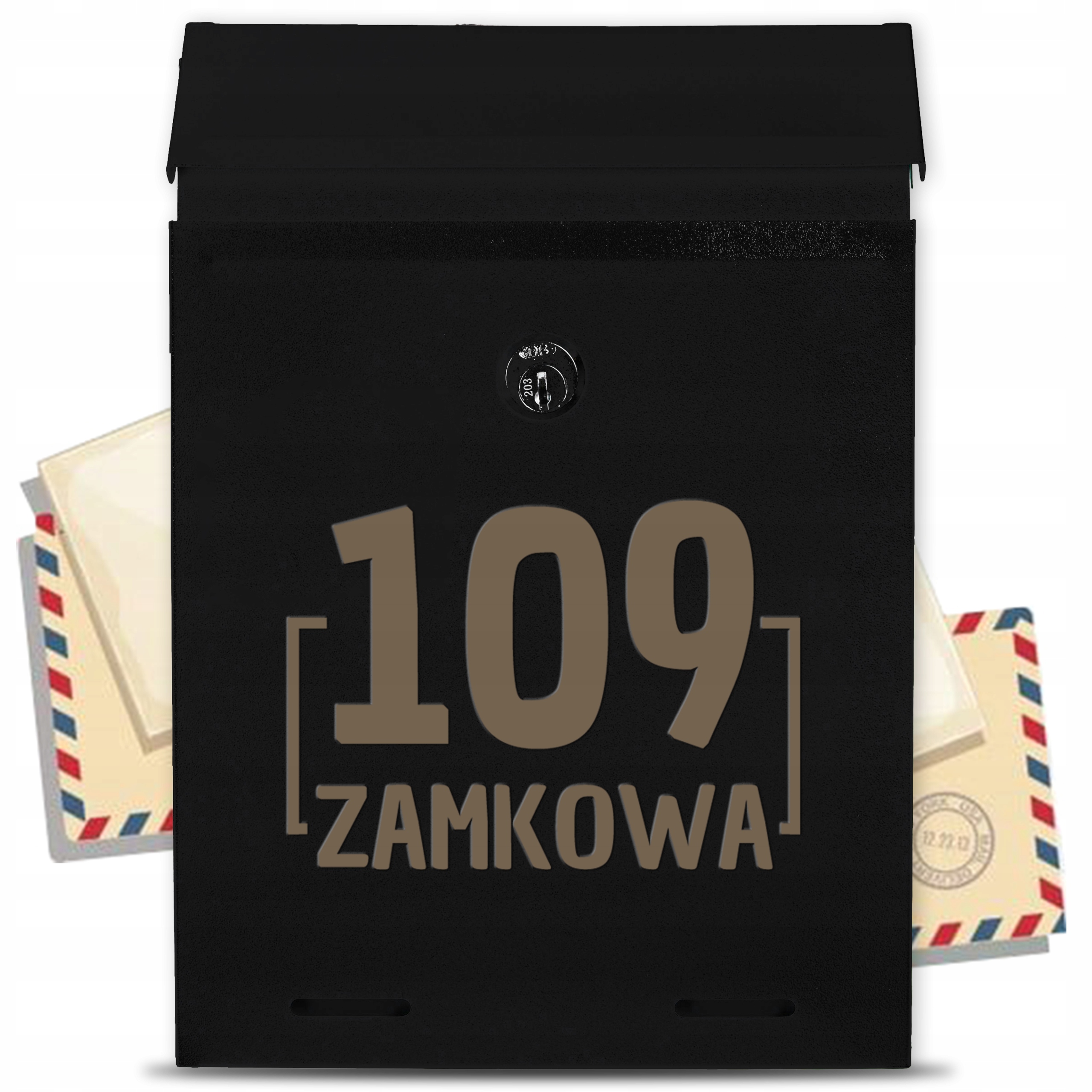 Černá poštovní schránka s personalizovanou adresou a gravírovanými vzory