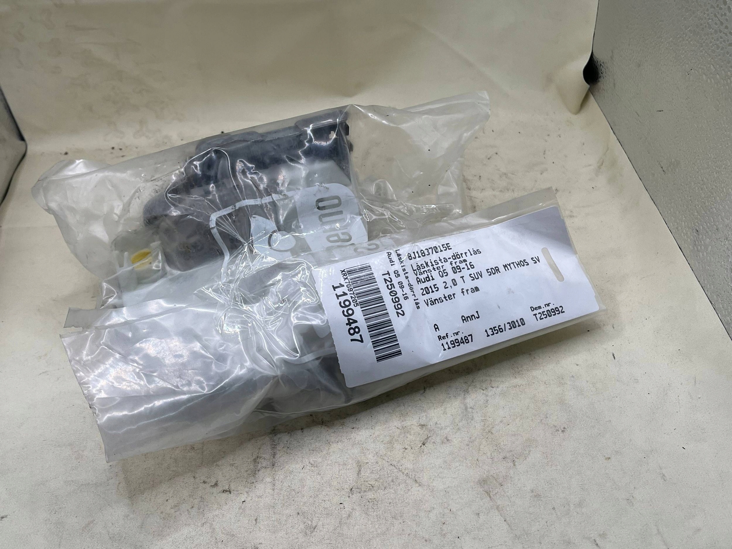 AUDI A1 A3 Q3 TT 8J1837015E Schloß Tür links !J