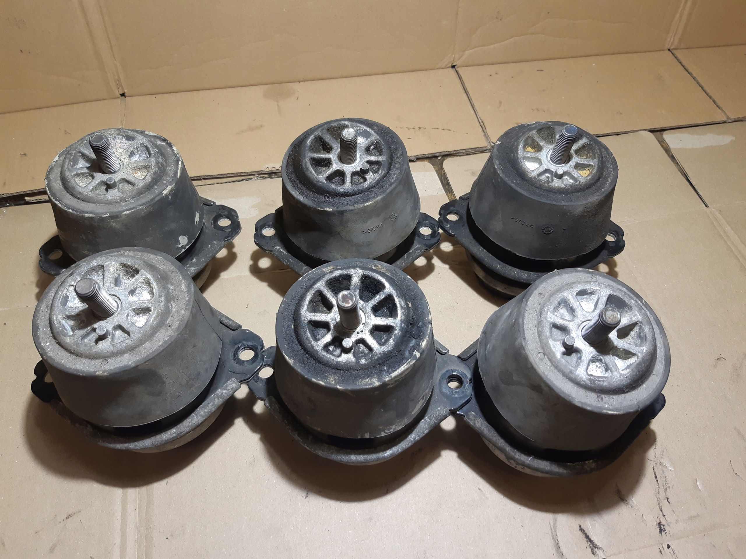 AUDI Q7 4L 3.0 TDI Supporti motore usato 7L8199131A