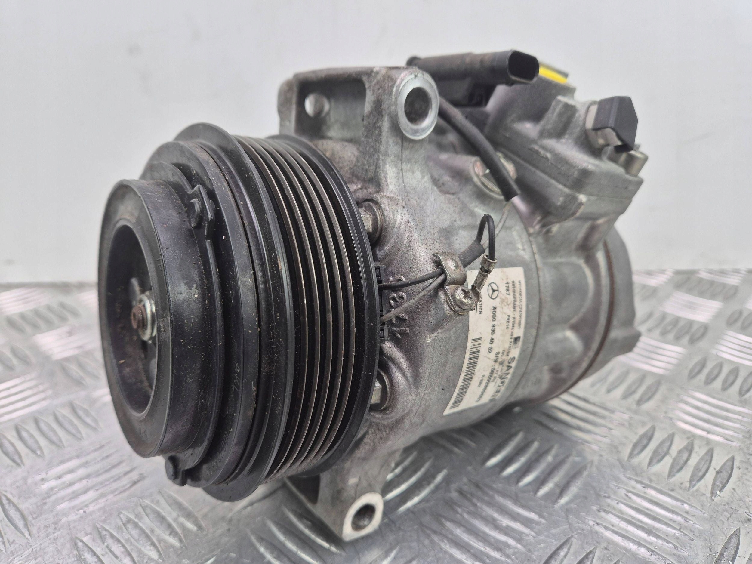 Mercedes C200 CGI W205 Klimakompressor klimaanlage A0008304002