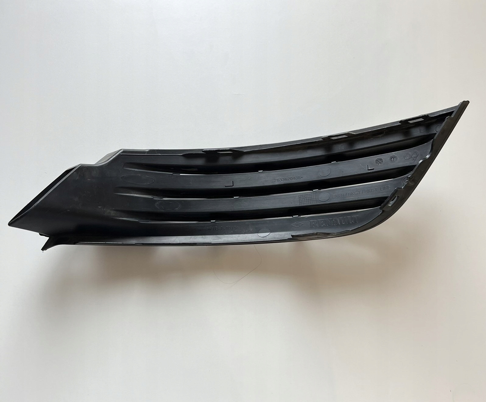 RENAULT MEGANE IV 4 16-20 grid left W bumper 263362043R