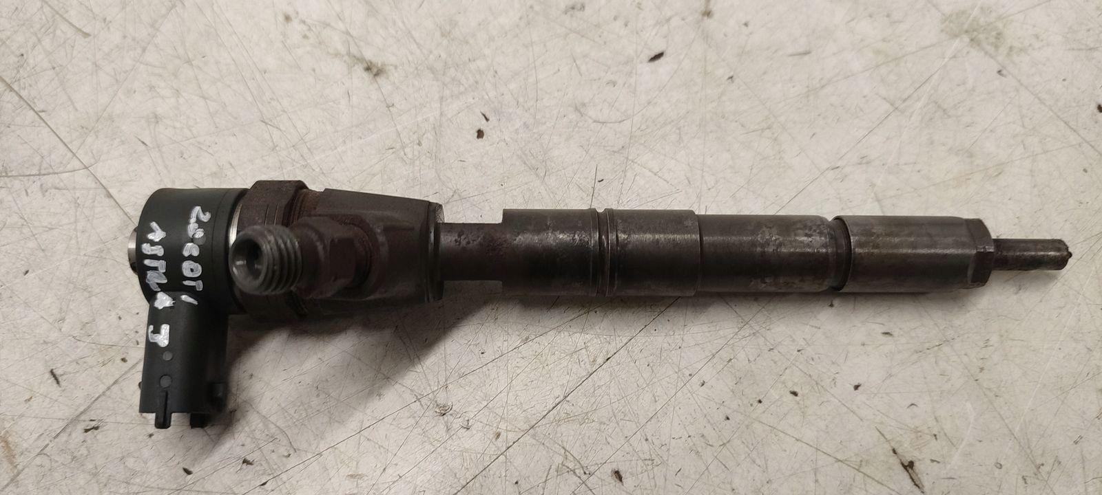 injector Opel Astra J kombi 2,0 CDTI