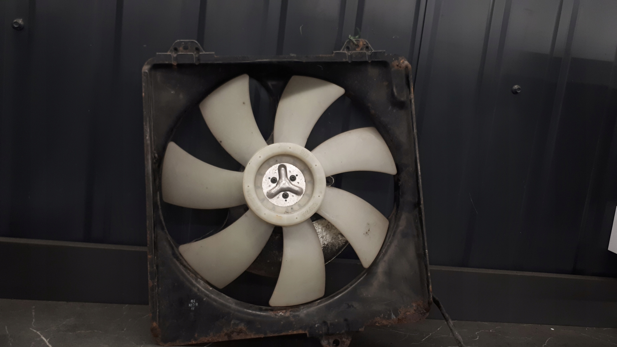 ventilátor chladiča Toyota rav4 I