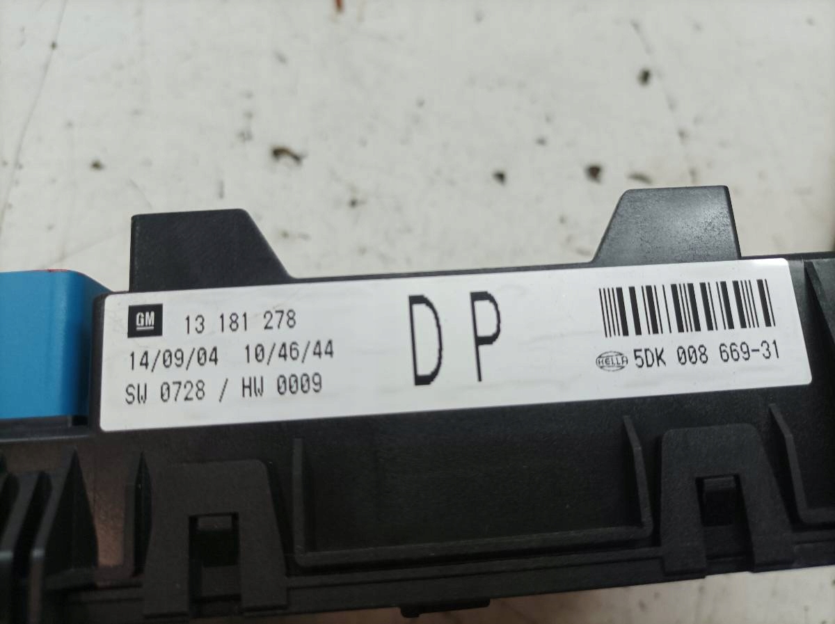 compartment BSI 13181278 Opel Astra III (2004-2014 ) H
