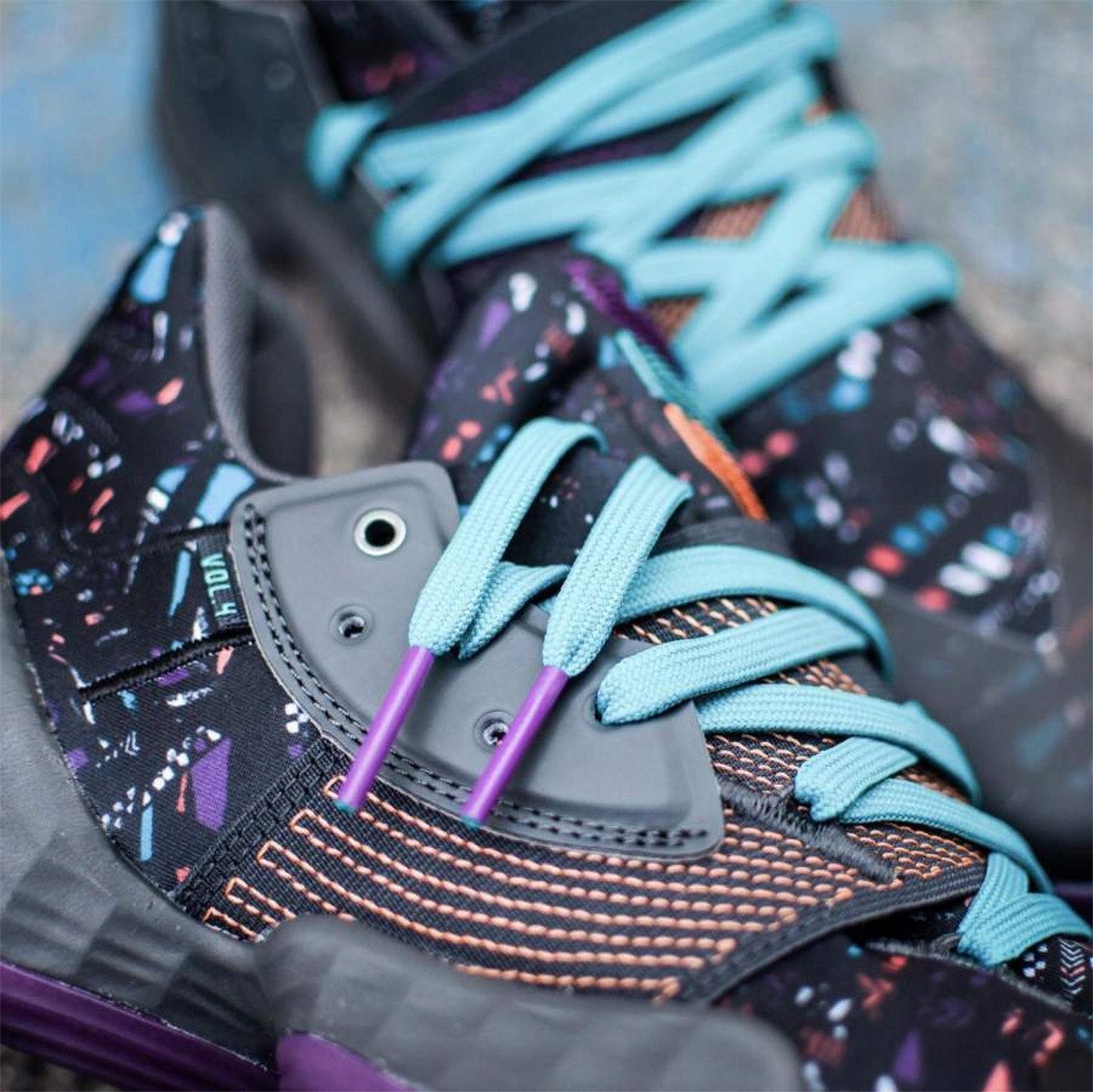 ADIDAS HARDEN VOL.4 LIGHTSTRIKE Kod producenta kod