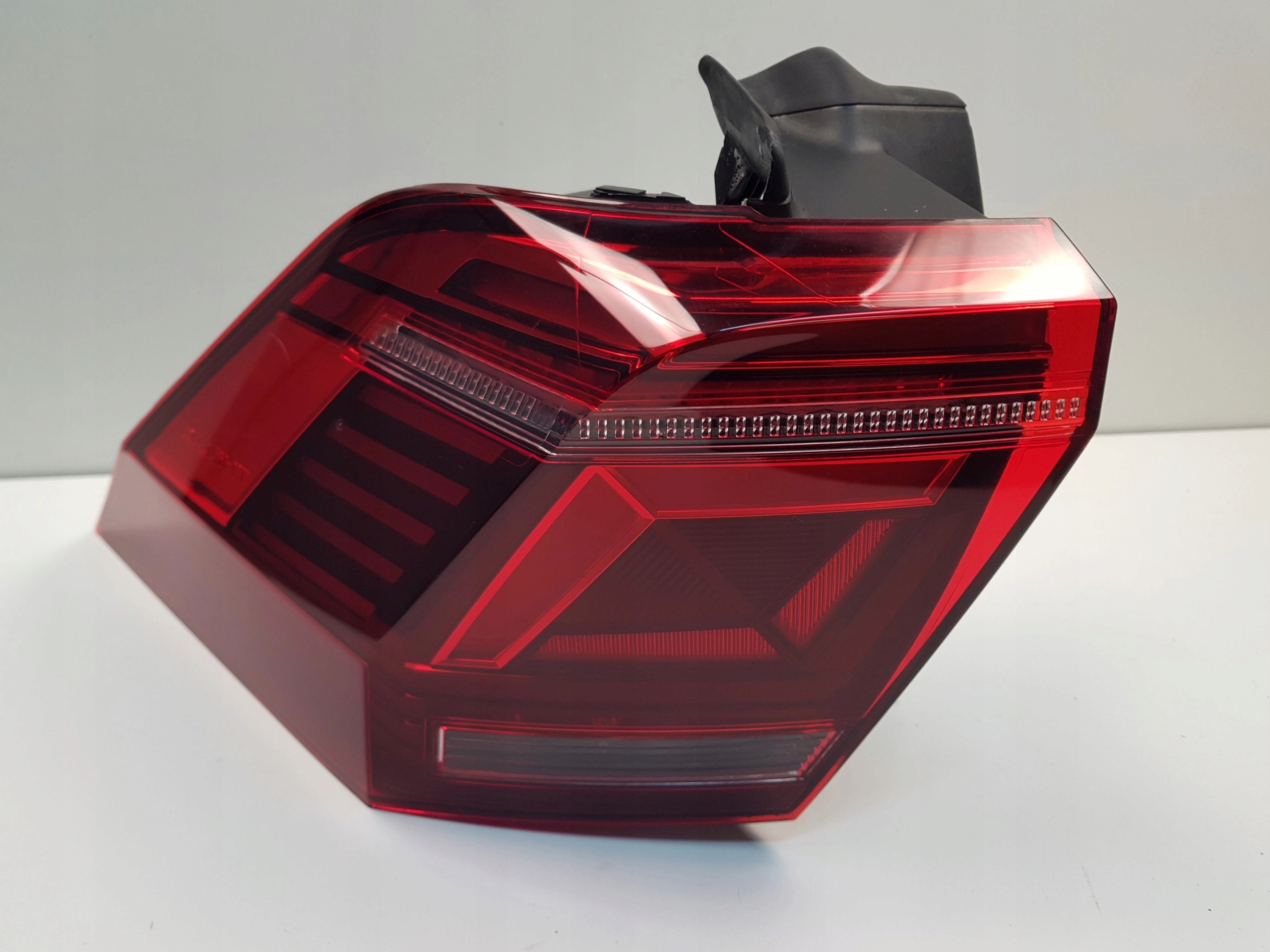 VW TIGUAN II LIFT LAMPA LEWA TYŁ LED 5NA945207H