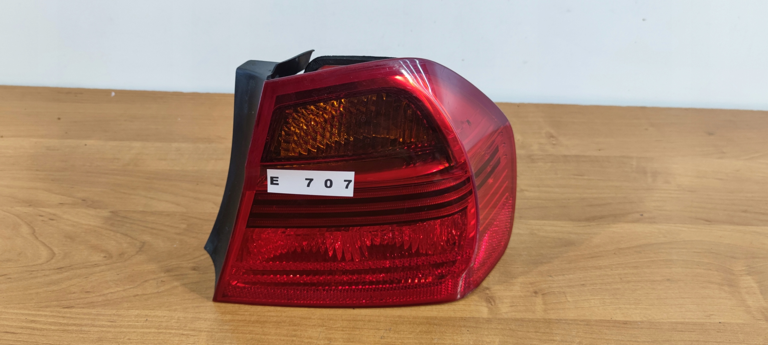 BMW 3 E90 sedan right light rear part complete RH