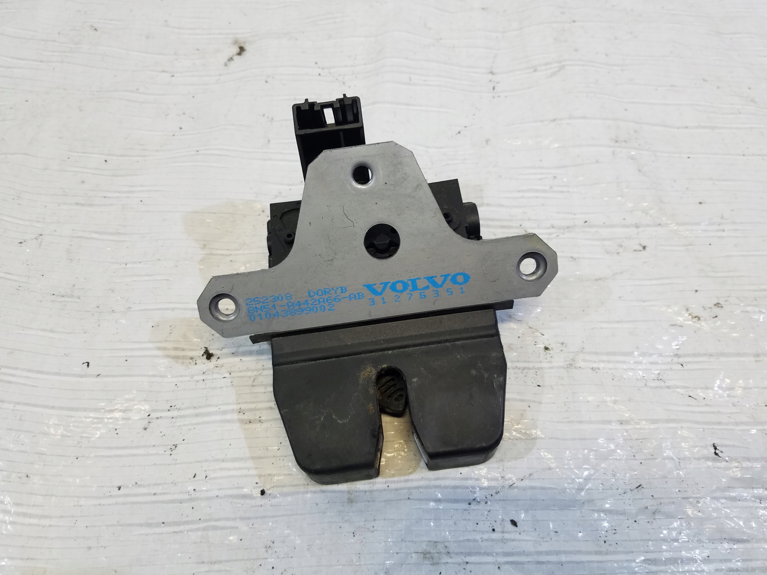 Замок багажника задний VOLVO V50 LIFT 31276351