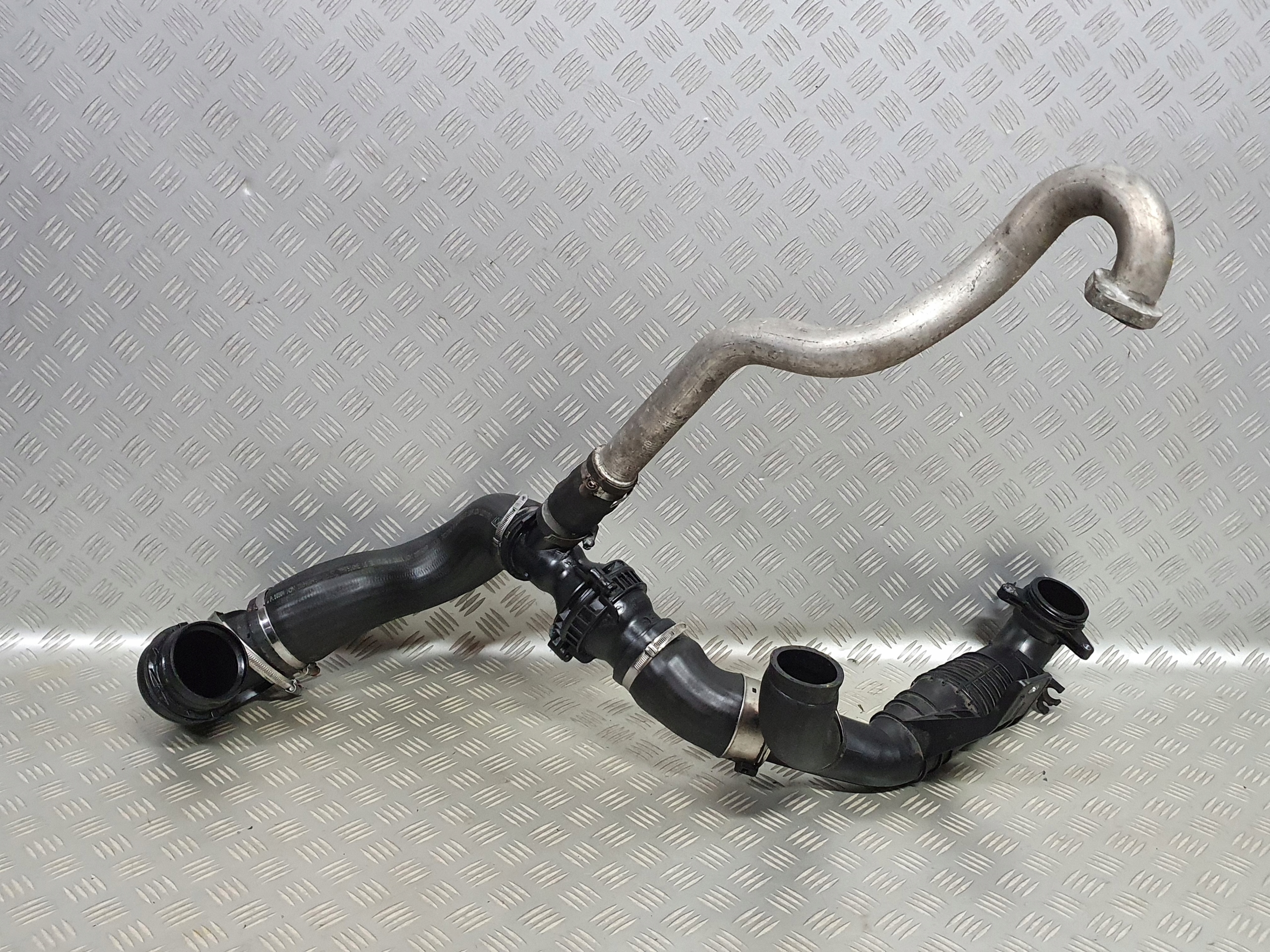 20946049 20946051 - ТРУБА ИНТЕРКУЛЕРА OPEL INSIGNIA A 2.0 CDTI BITURBO