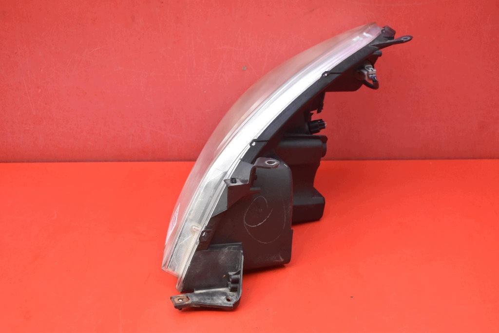 REFLEKTOR right light front EU 0F-03 TOYOTA COROLLA VERSO 2 II 04-09