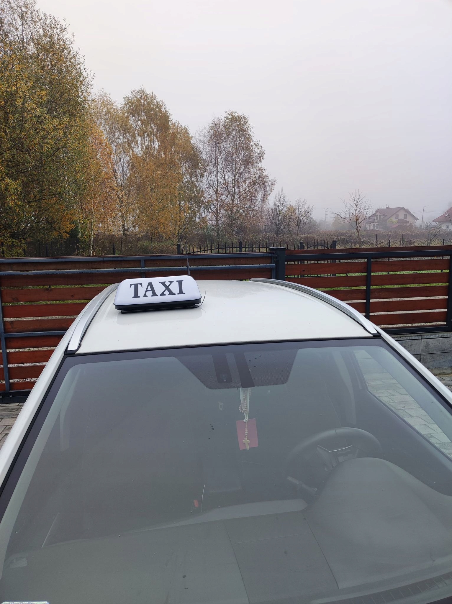 BEZPRZEWODOWA LAMPA KOGUT TAXI LED NA PILOTA MEGA Wersja Europejska