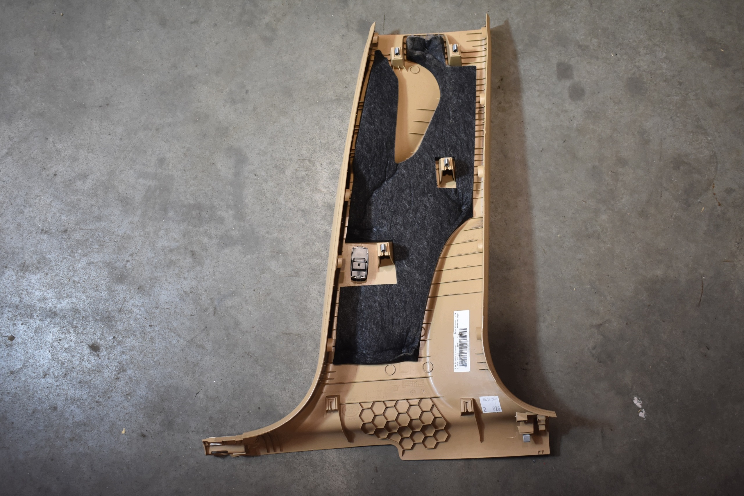 IDEALNA cover side SLUPKA B left PORSCHE MACAN 1
