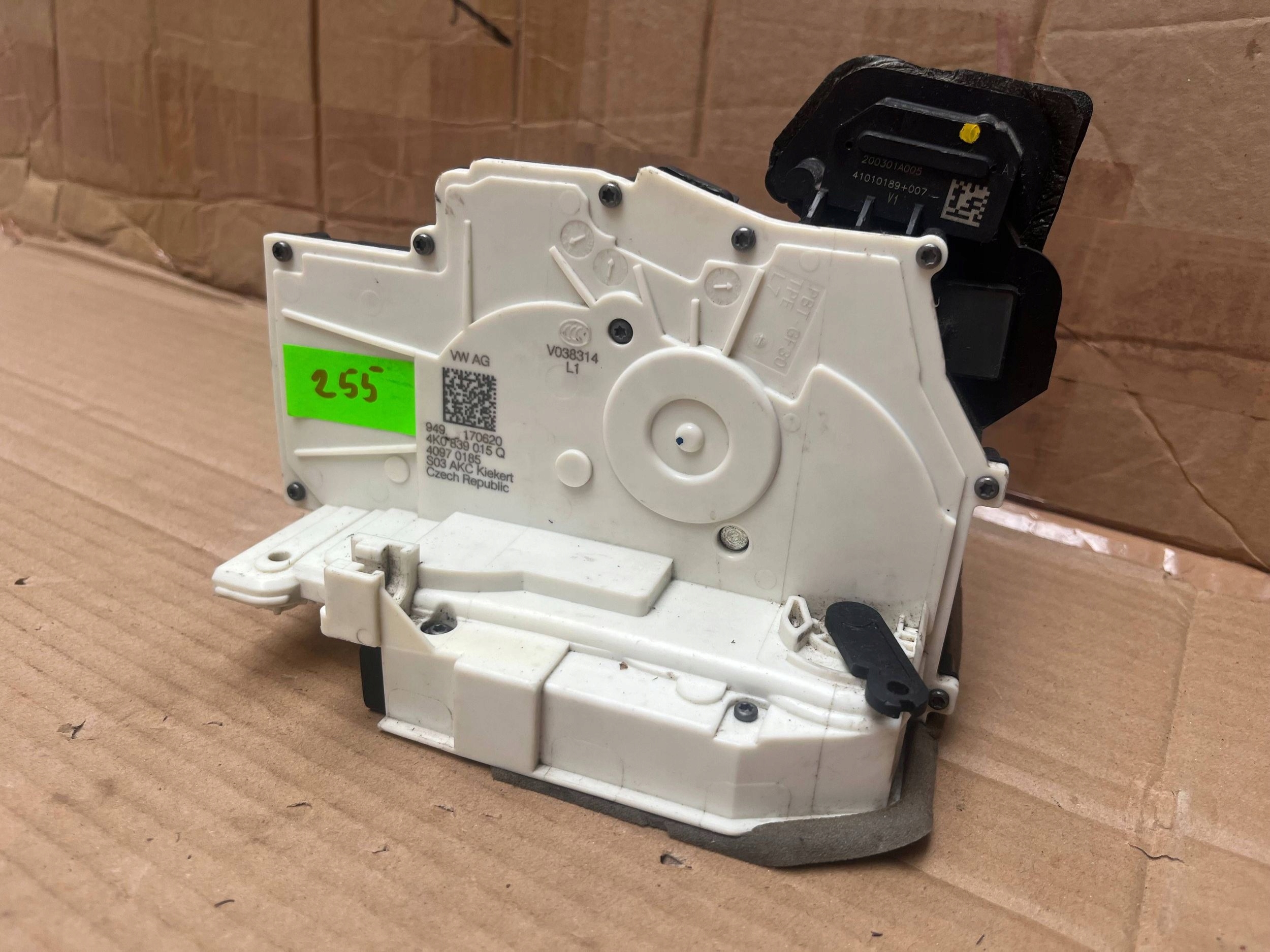 AUDI Q8 A6 A7 lock door left rear part 4K0839015Q original !