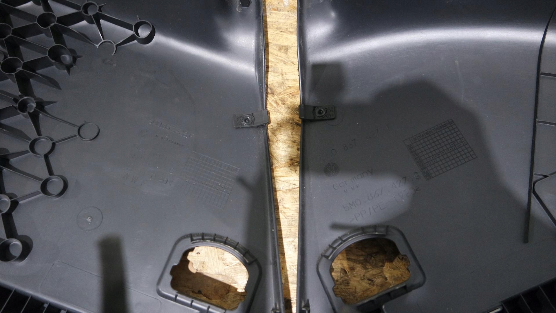 TAPICERKA BOCZEK BAGAŻNIKA TYŁ OSŁONA PASA VW GOLF V PLUS 5M0867427G Typ samochodu Samochody osobowe