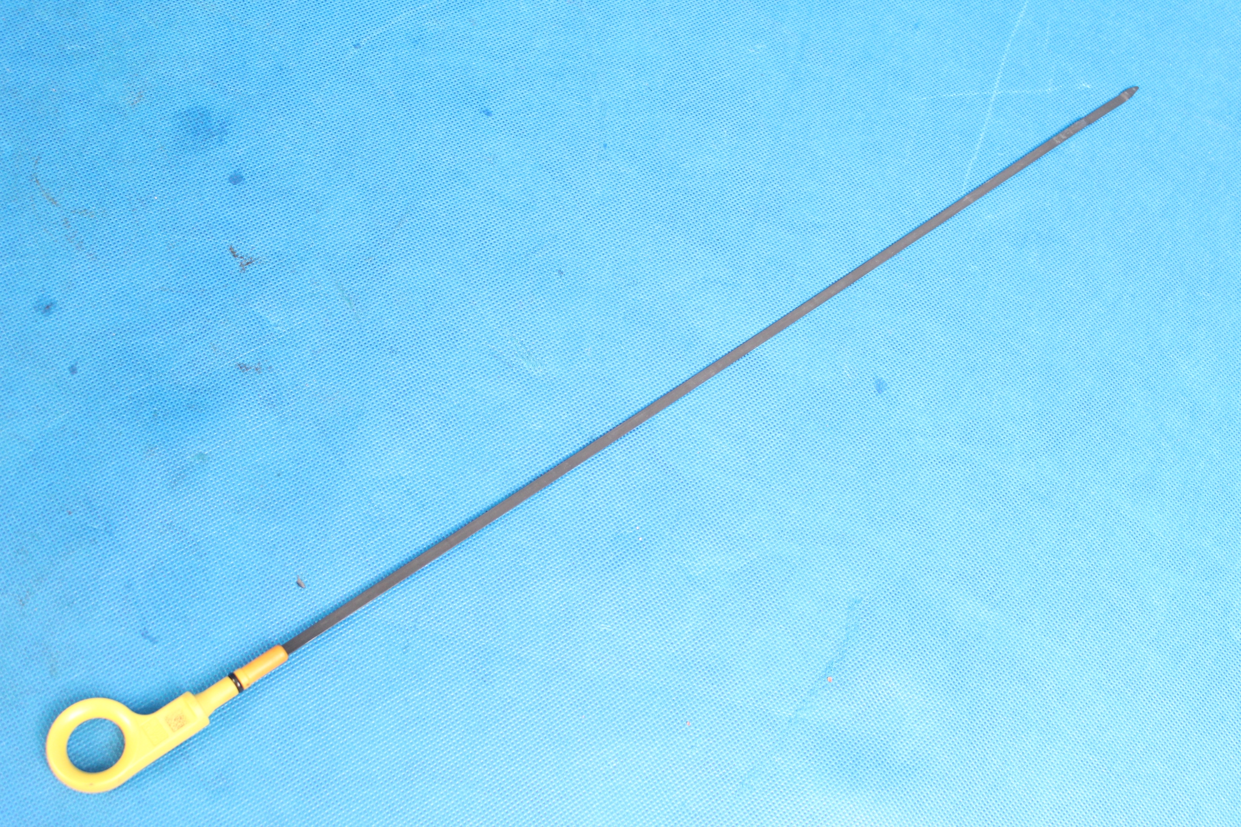 04E115611D - AUDI A3 8V измерительный щуп моторного масла 14R