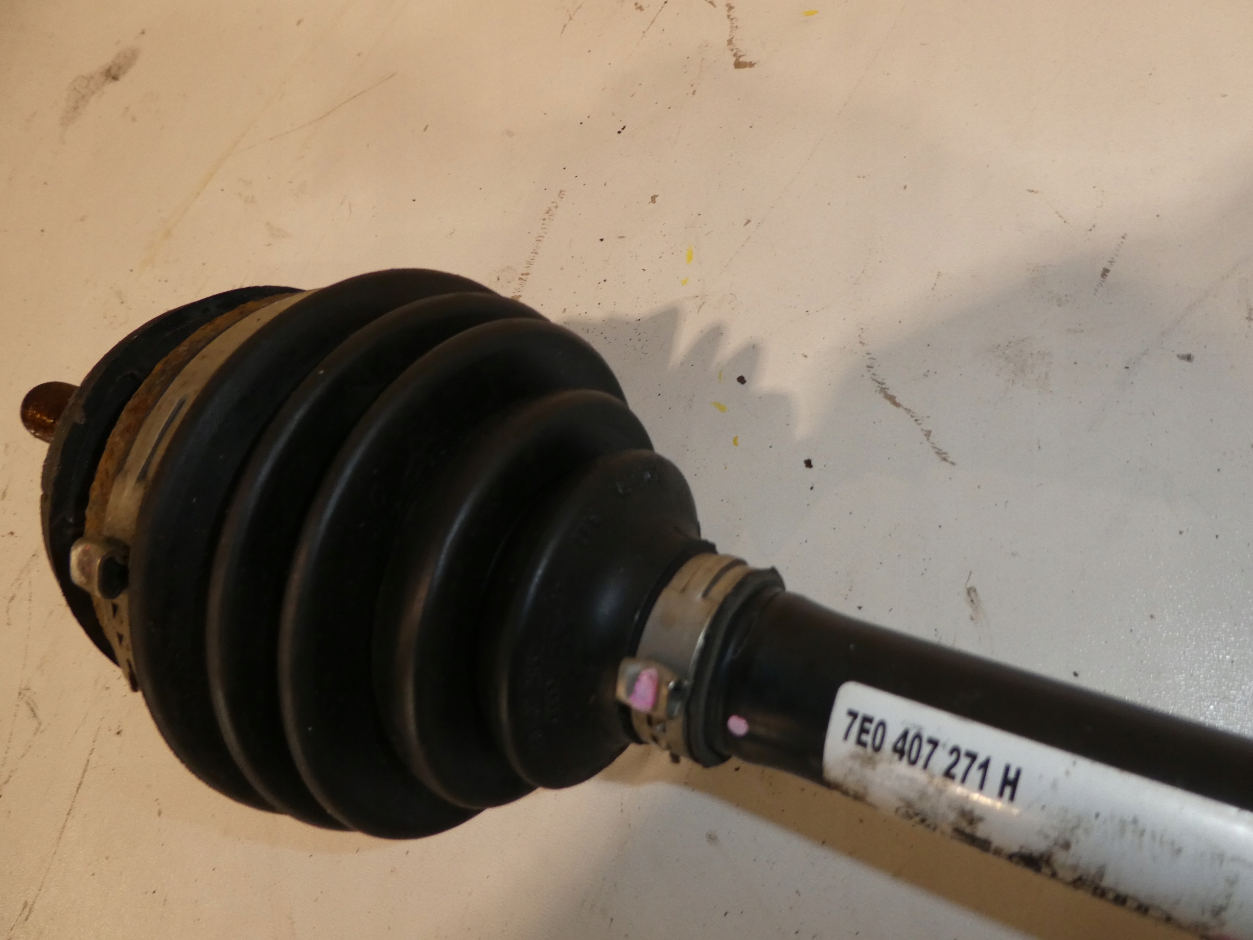 VW T5 LIFT semi-axis 7E0407271H